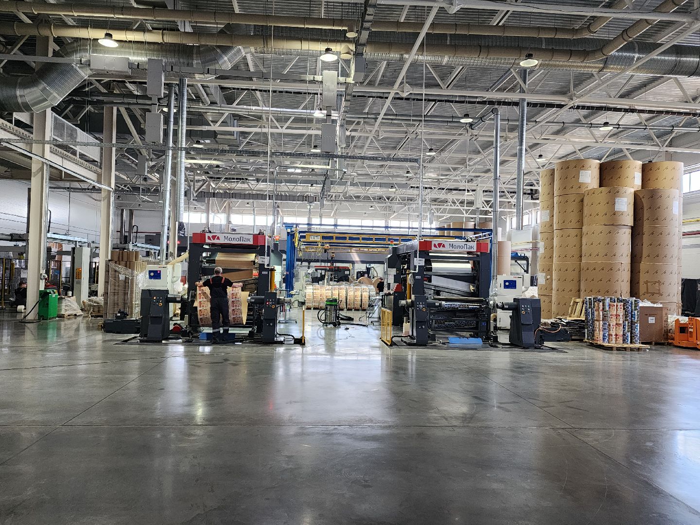 Чехов, симферопольское шоссе, завод МолоПак, картонная упаковка, производство, изготовление, пищевая промышленность, аналог Тетра Пак, аналог Пюр-Пак, форматы и виды упаковки,производительность предприятия, асептическая упаковка, упаковка из картона, упаковка для молочных продуктов соков и воды,  структура предприятия, история завода,