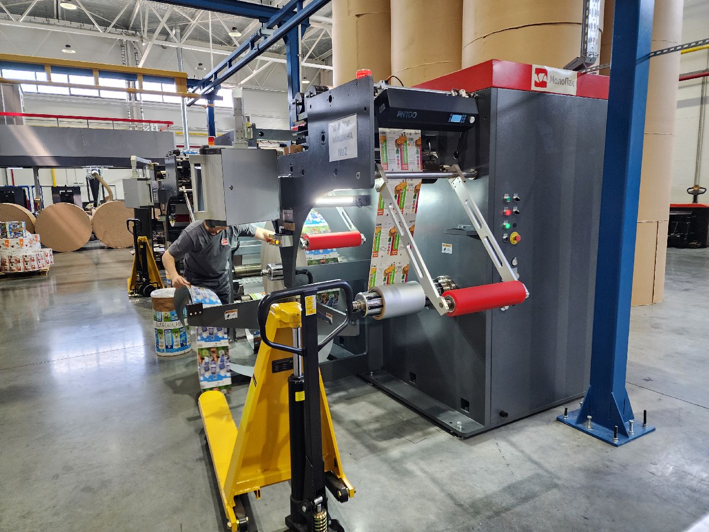 Чехов, симферопольское шоссе, завод МолоПак, картонная упаковка, производство, изготовление, пищевая промышленность, аналог Тетра Пак, аналог Пюр-Пак, форматы и виды упаковки,производительность предприятия, асептическая упаковка, упаковка из картона, упаковка для молочных продуктов соков и воды,  структура предприятия, история завода,