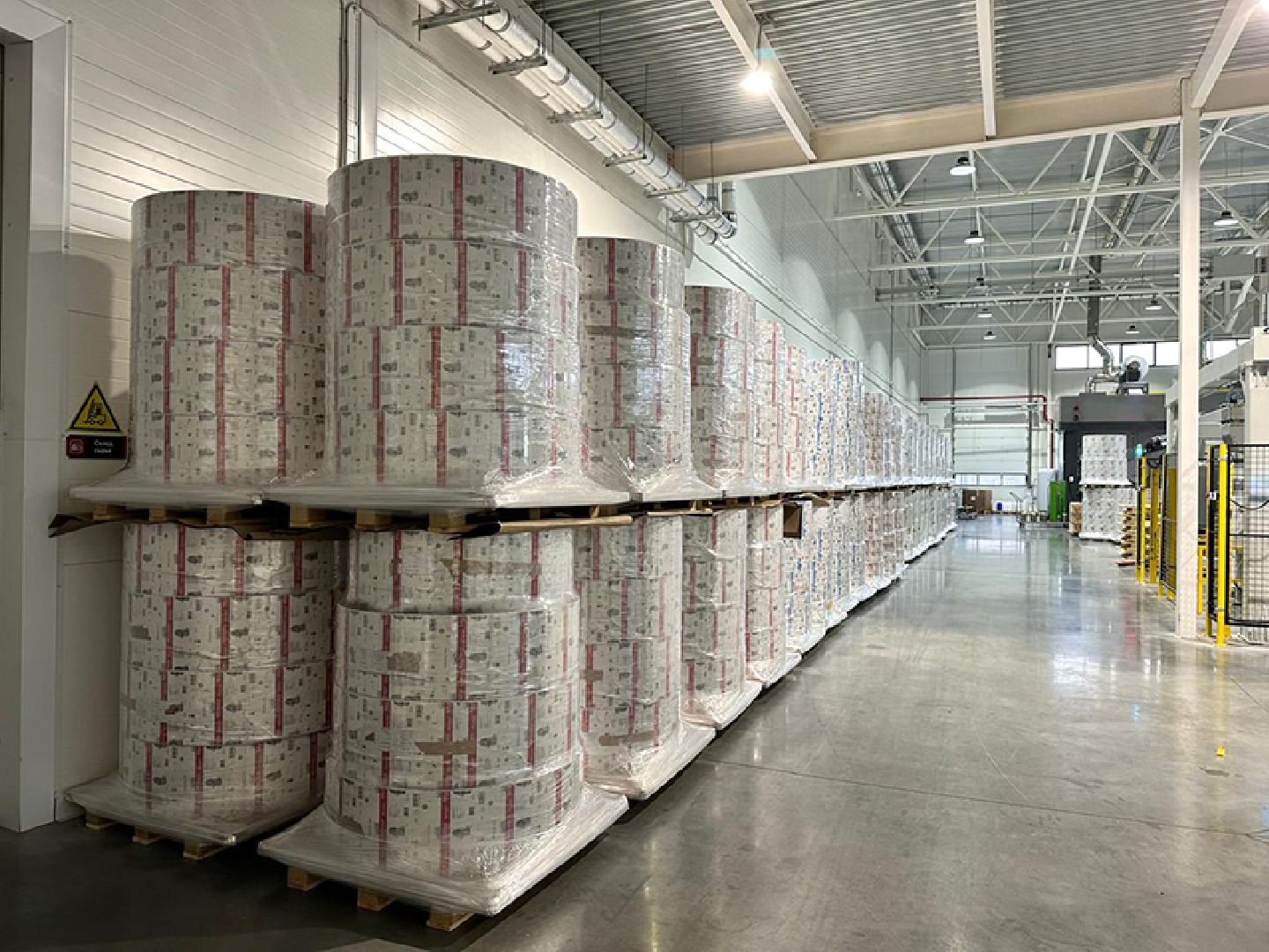 Чехов, симферопольское шоссе, завод МолоПак, картонная упаковка, производство, изготовление, пищевая промышленность, аналог Тетра Пак, аналог Пюр-Пак, форматы и виды упаковки,производительность предприятия, асептическая упаковка, упаковка из картона, упаковка для молочных продуктов соков и воды,  структура предприятия, история завода,