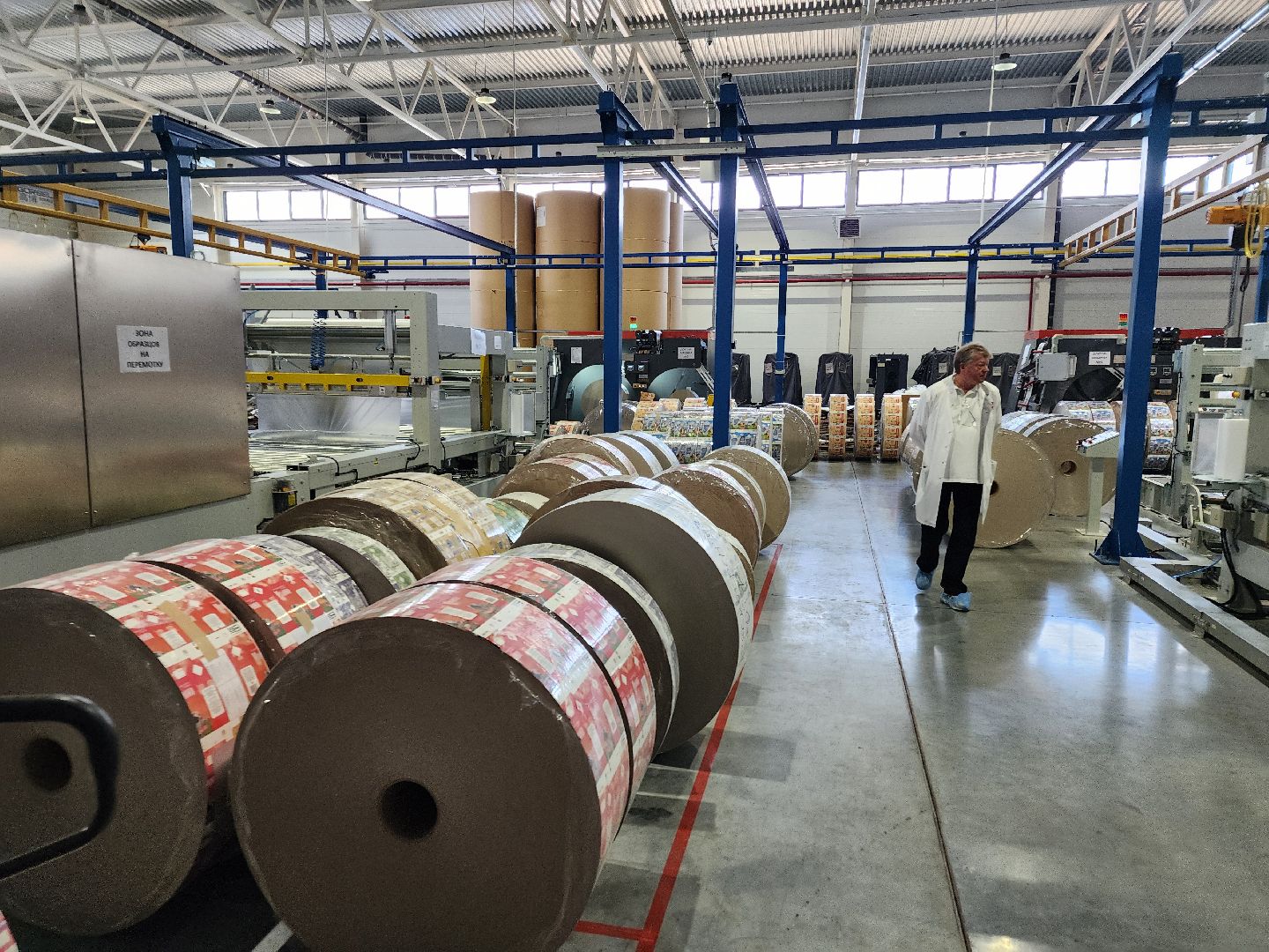 Чехов, симферопольское шоссе, завод МолоПак, картонная упаковка, производство, изготовление, пищевая промышленность, аналог Тетра Пак, аналог Пюр-Пак, форматы и виды упаковки,производительность предприятия, асептическая упаковка, упаковка из картона, упаковка для молочных продуктов соков и воды,  структура предприятия, история завода,