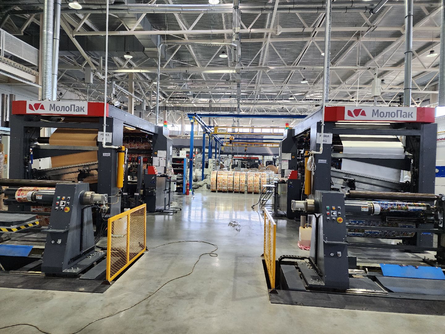 Чехов, симферопольское шоссе, завод МолоПак, картонная упаковка, производство, изготовление, пищевая промышленность, аналог Тетра Пак, аналог Пюр-Пак, форматы и виды упаковки,производительность предприятия, асептическая упаковка, упаковка из картона, упаковка для молочных продуктов соков и воды,  структура предприятия, история завода,
