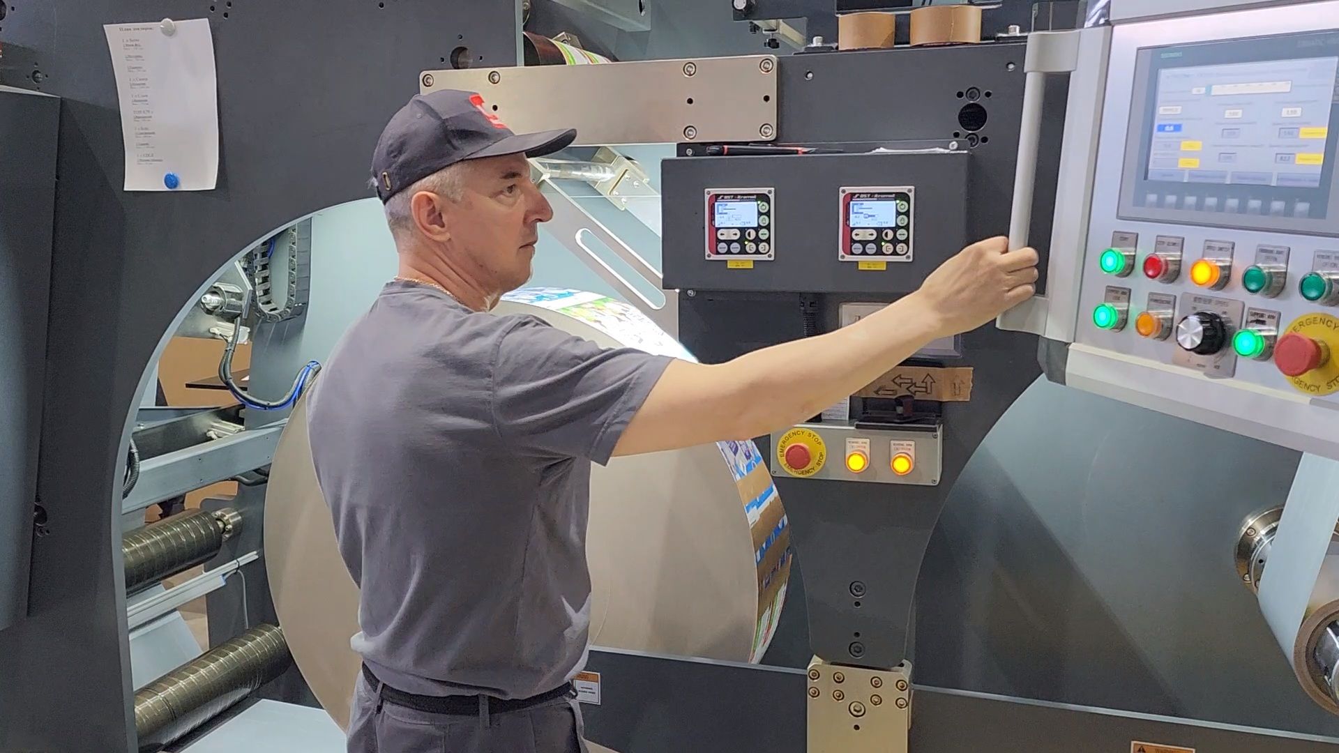 Чехов, симферопольское шоссе, завод МолоПак, картонная упаковка, производство, изготовление, пищевая промышленность, аналог Тетра Пак, аналог Пюр-Пак, форматы и виды упаковки,производительность предприятия, асептическая упаковка, упаковка из картона, упаковка для молочных продуктов соков и воды,  структура предприятия, история завода,