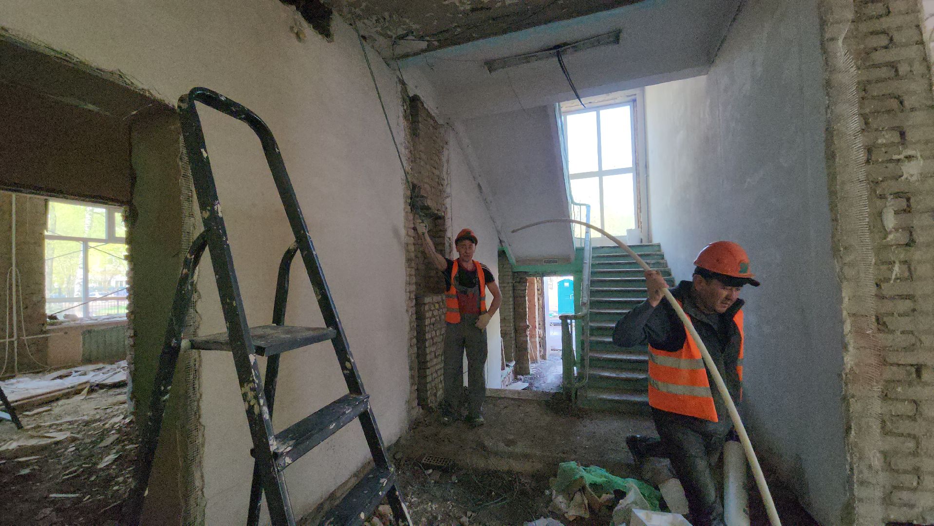 люберцы, ремонт гимназии 5, строители,