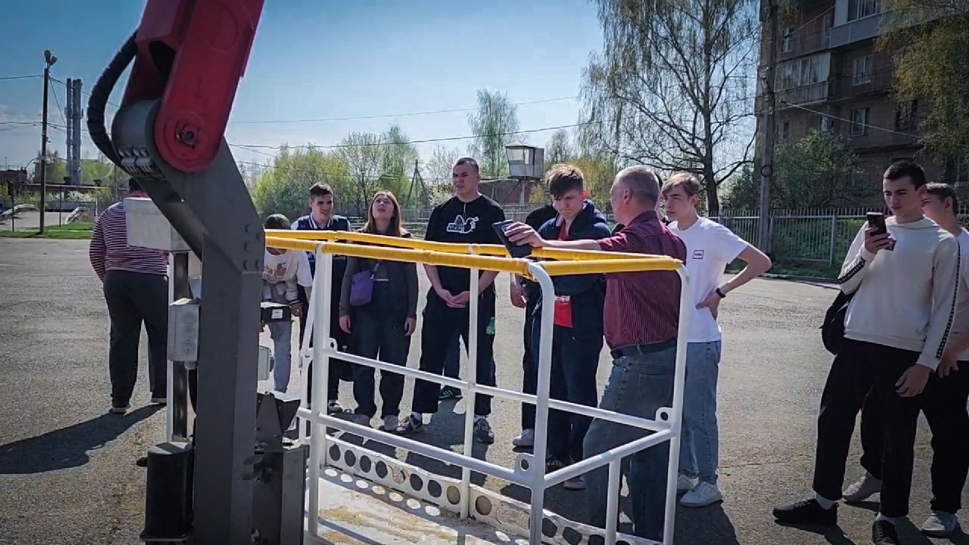 бронницы, Автомобильно-дорожный колледж , мбу благоустройство, студентам показали коммунальную технику ,