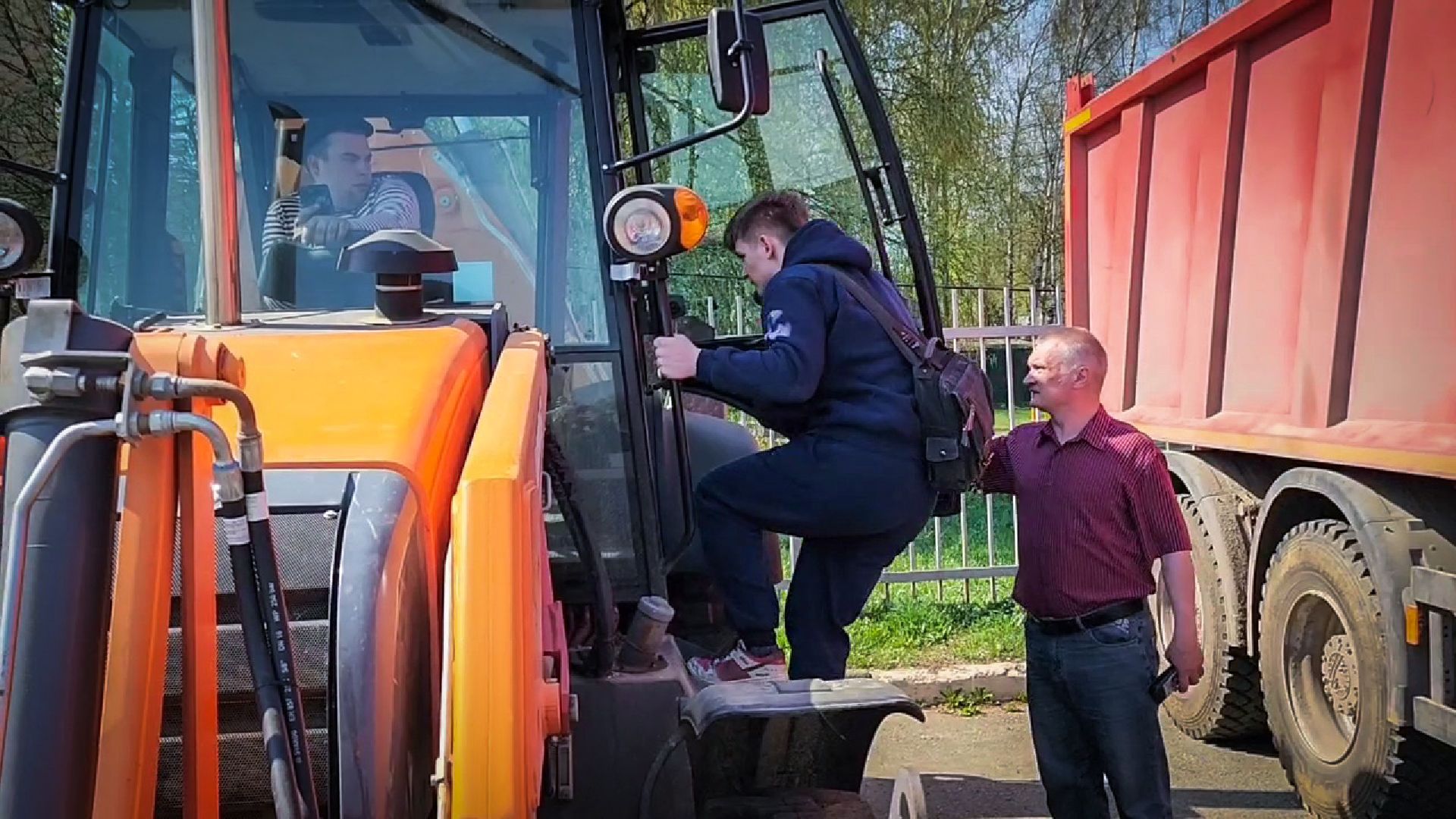 бронницы, Автомобильно-дорожный колледж , мбу благоустройство, студентам показали коммунальную технику ,