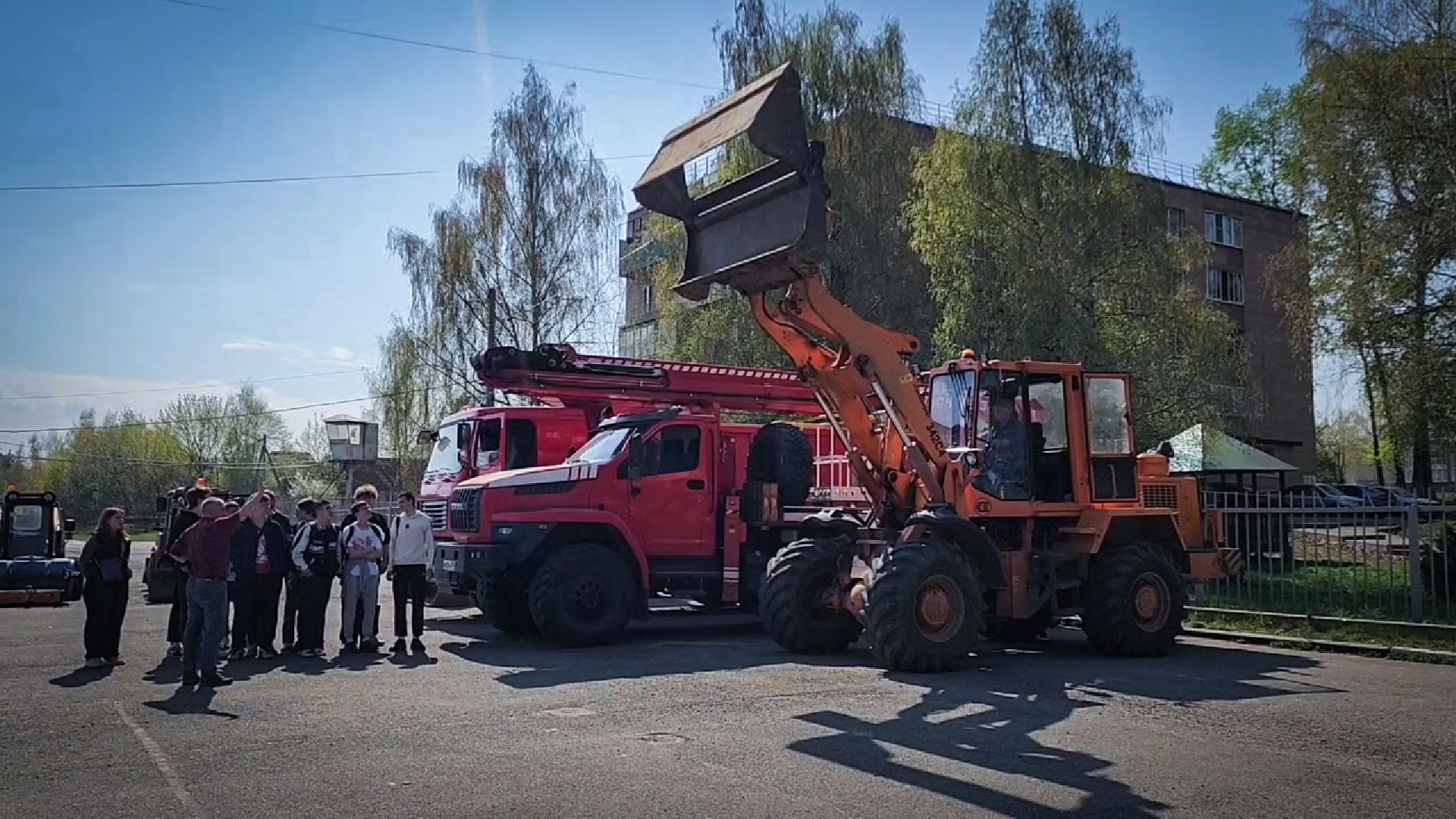 бронницы, Автомобильно-дорожный колледж , мбу благоустройство, студентам показали коммунальную технику ,