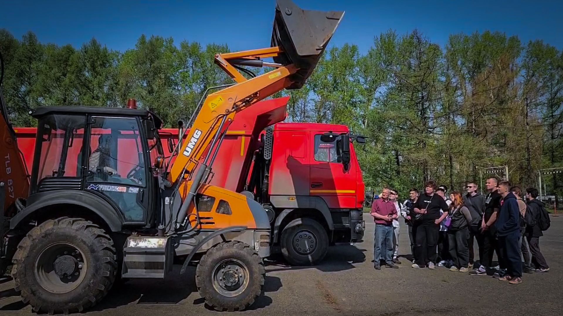 бронницы, Автомобильно-дорожный колледж , мбу благоустройство, студентам показали коммунальную технику ,