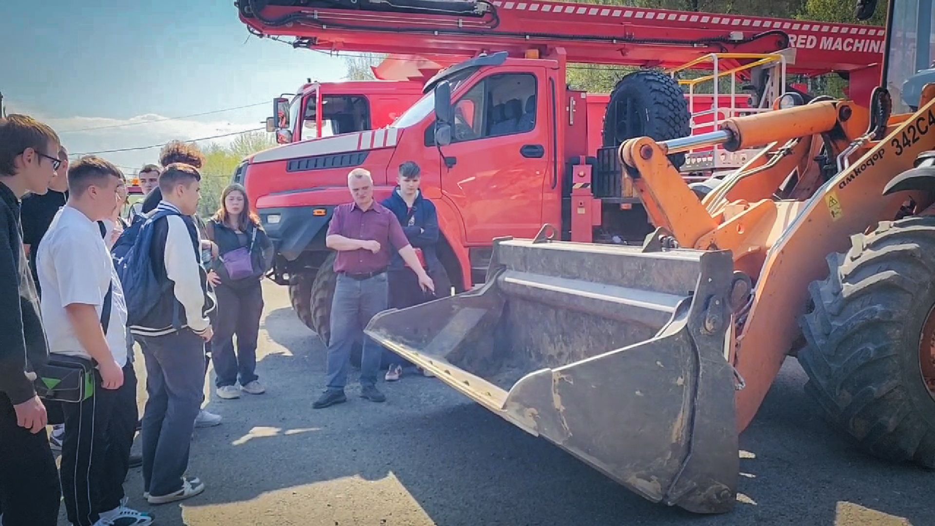 бронницы, Автомобильно-дорожный колледж , мбу благоустройство, студентам показали коммунальную технику ,