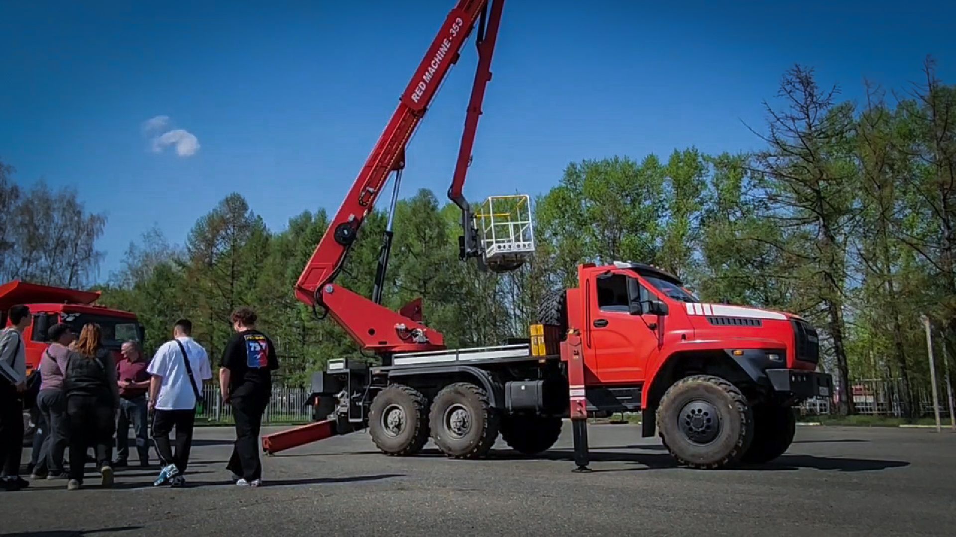 бронницы, Автомобильно-дорожный колледж , мбу благоустройство, студентам показали коммунальную технику ,