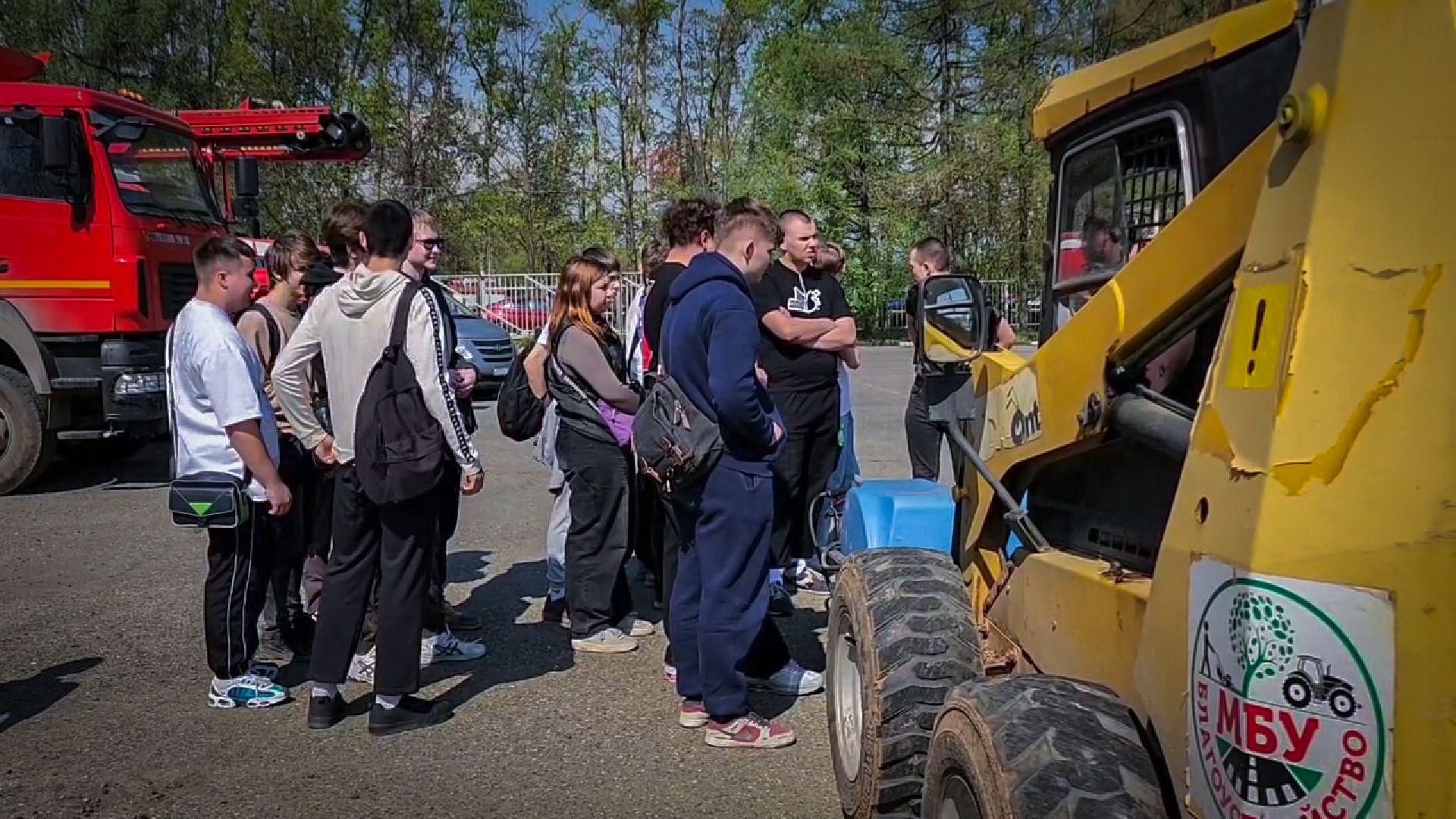 бронницы, Автомобильно-дорожный колледж , мбу благоустройство, студентам показали коммунальную технику ,