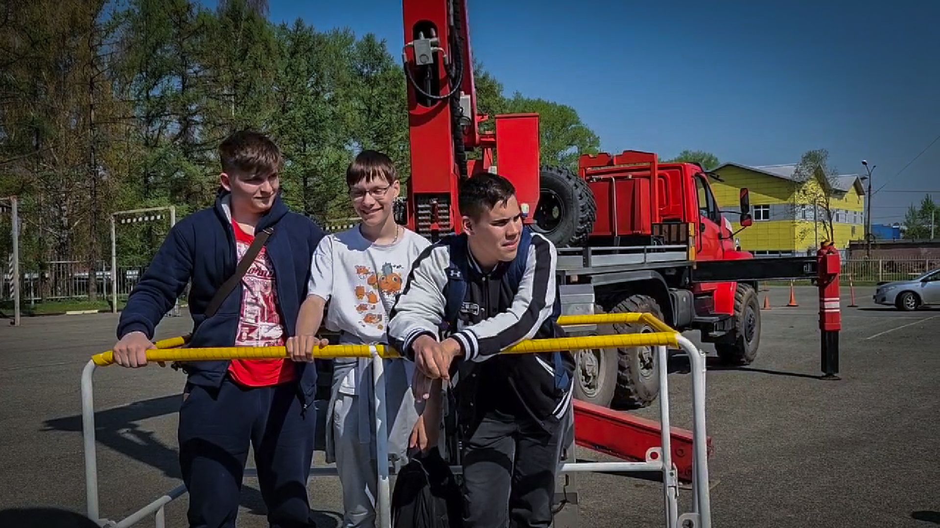 бронницы, Автомобильно-дорожный колледж , мбу благоустройство, студентам показали коммунальную технику ,