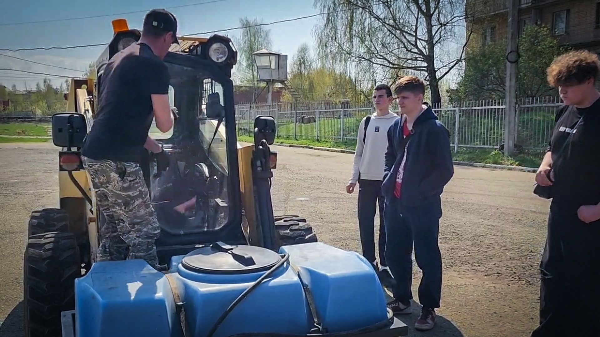 бронницы, Автомобильно-дорожный колледж , мбу благоустройство, студентам показали коммунальную технику ,