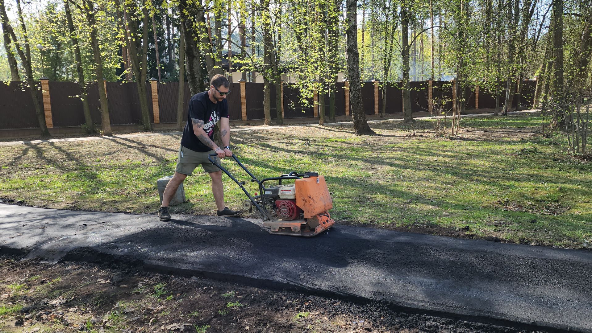 пушкино, ремонт тротуара, памятник, сквер, комунальная техника, коммунальная служба,асфальтирование,