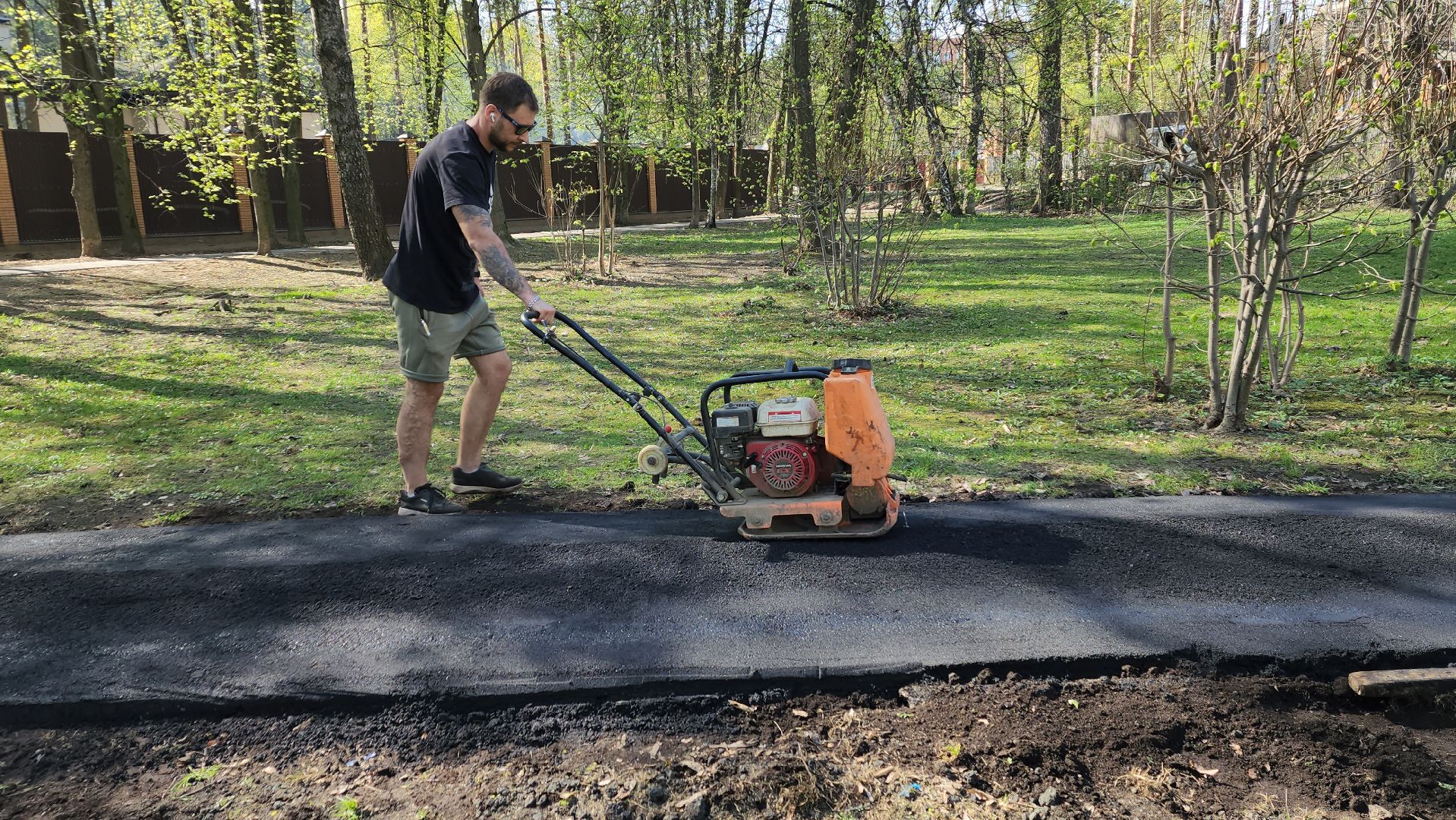 пушкино, ремонт тротуара, памятник, сквер, комунальная техника, коммунальная служба,асфальтирование,