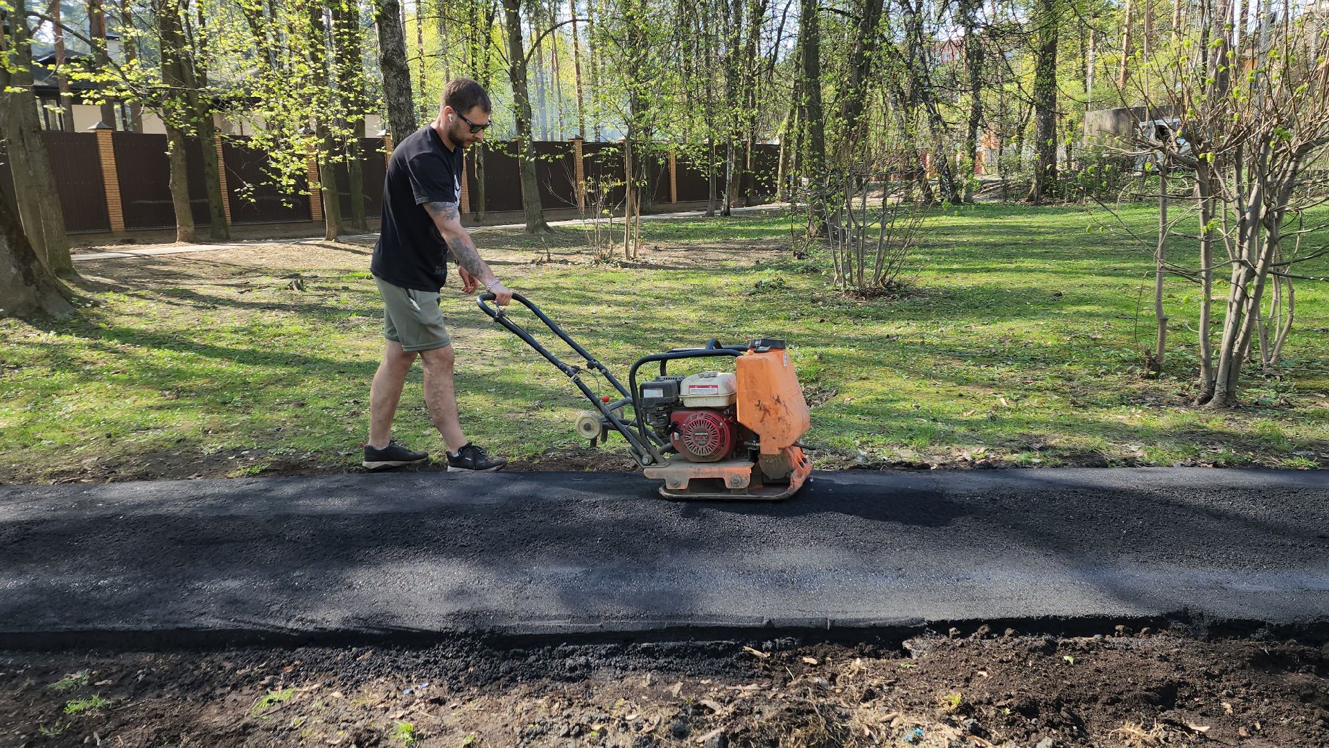 пушкино, ремонт тротуара, памятник, сквер, комунальная техника, коммунальная служба,асфальтирование,