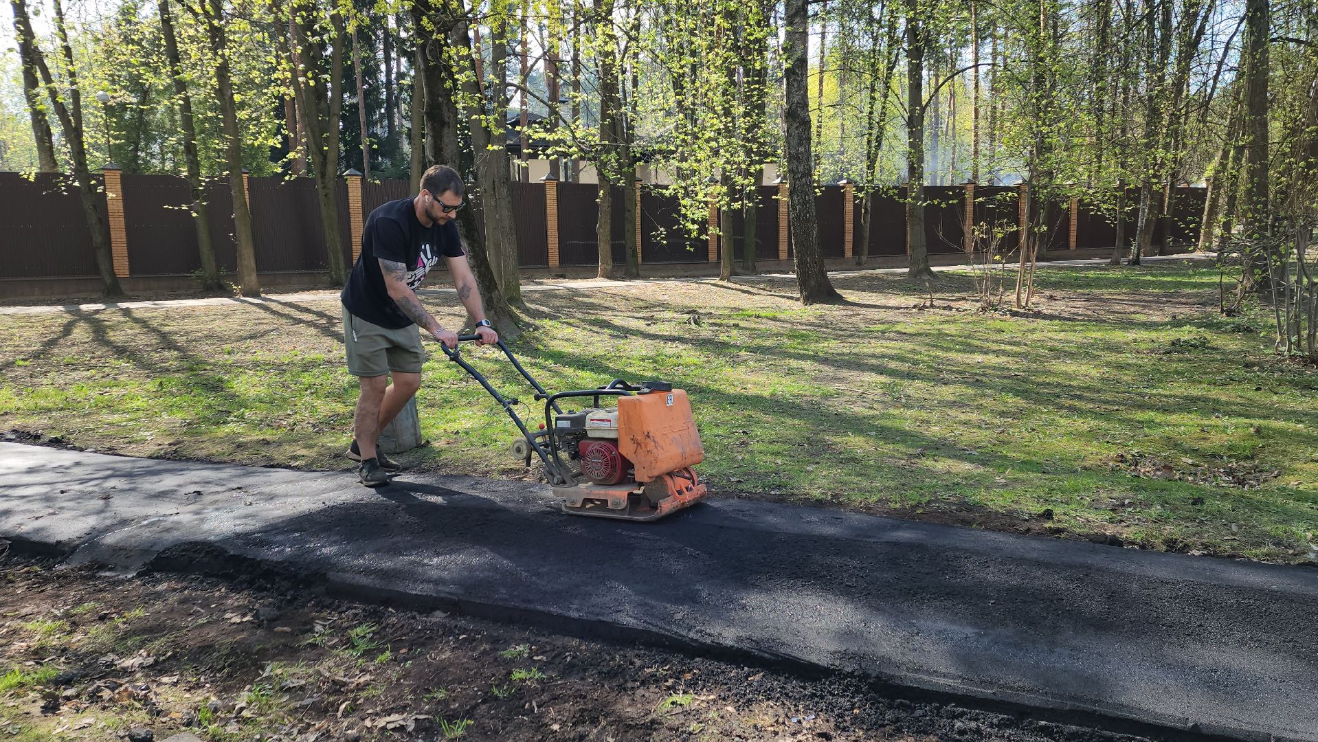 пушкино, ремонт тротуара, памятник, сквер, комунальная техника, коммунальная служба,асфальтирование,