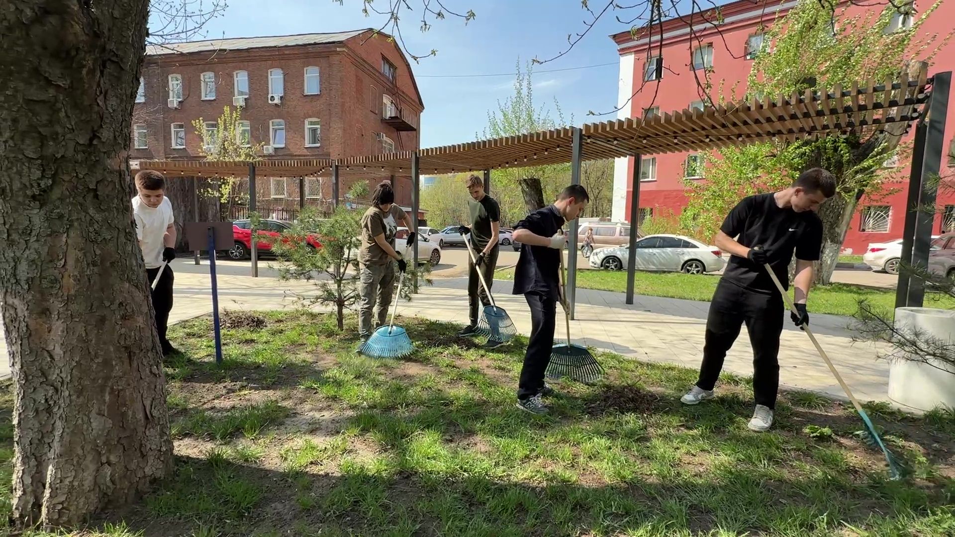 реутов, благоустройство, субботник, чистота, грабли, мусор,