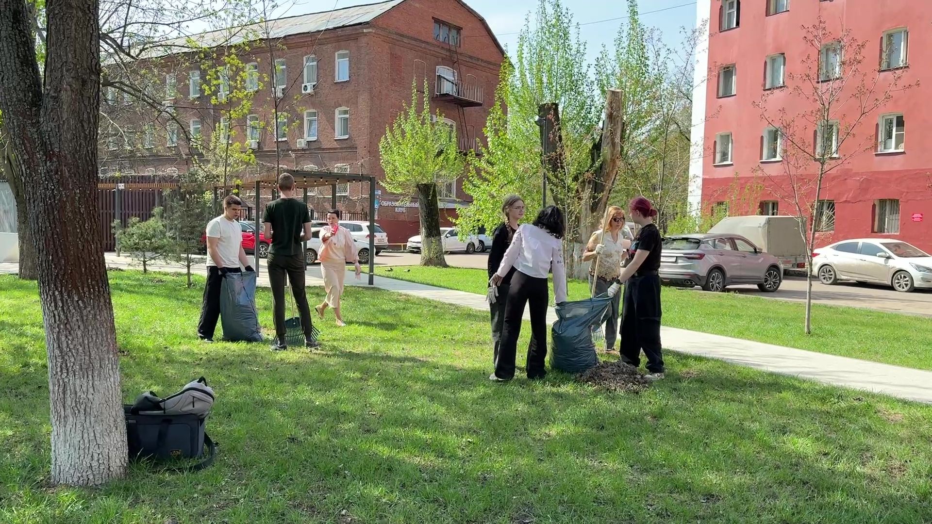 реутов, благоустройство, субботник, чистота, грабли, мусор,