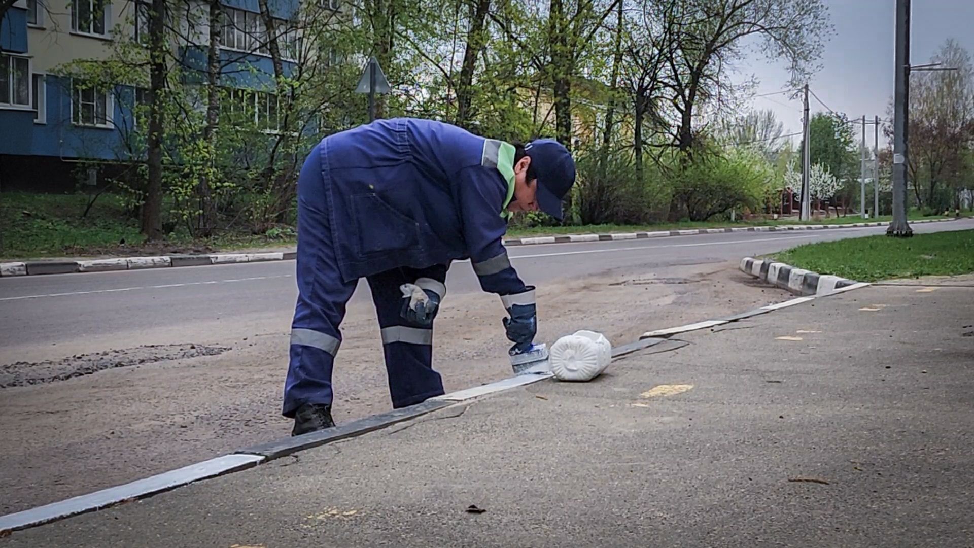 бронницы, благоустройство , покраска бордюров,