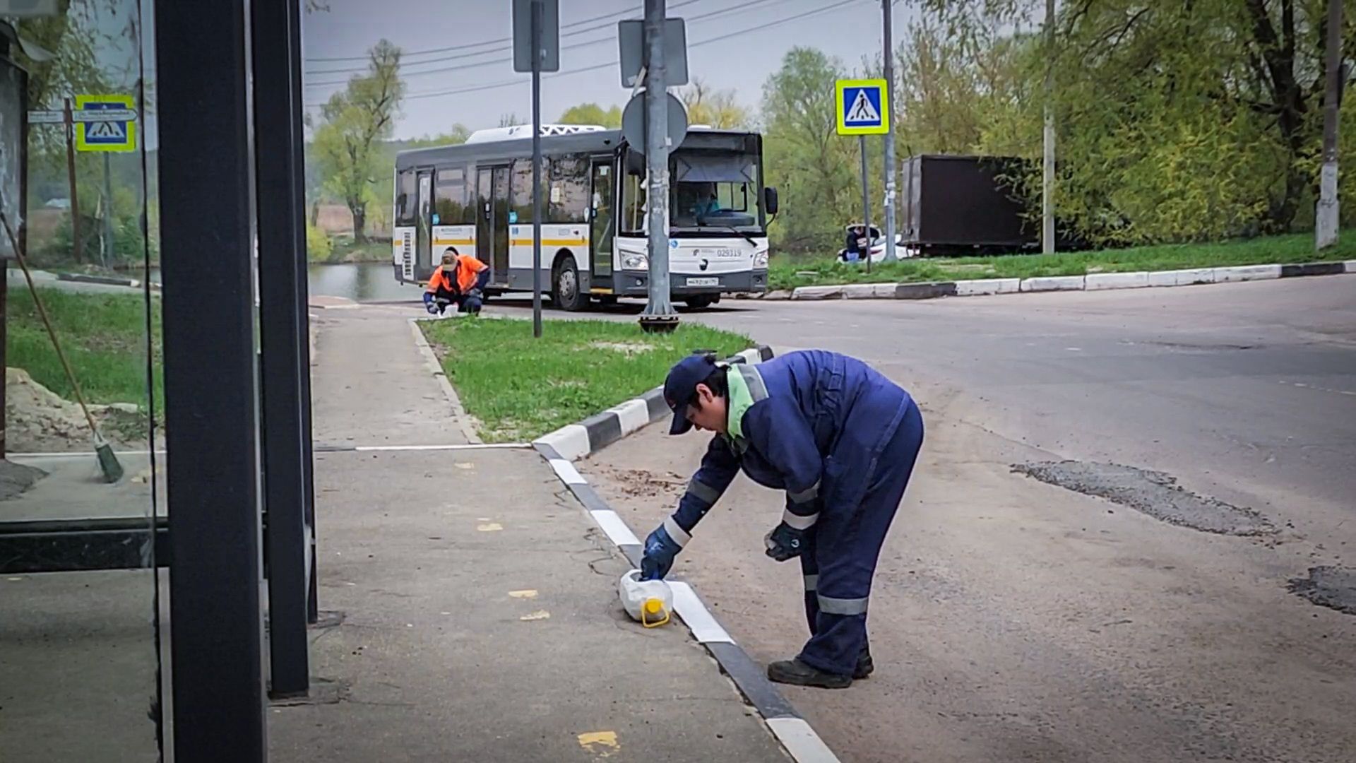 бронницы, благоустройство , покраска бордюров,