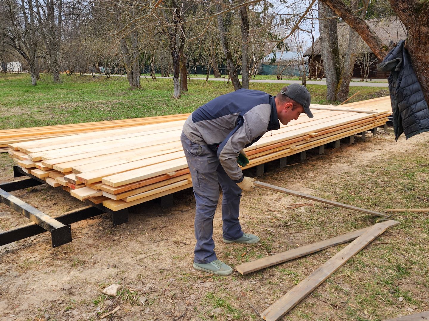 Чехов, село Мелихово, музей-заповедник, реконструкция, благоустройство, каретный двор, пешеходная зона, тропинки и дорожки, металлический каркас, доски из сосны, губернатор московской области,