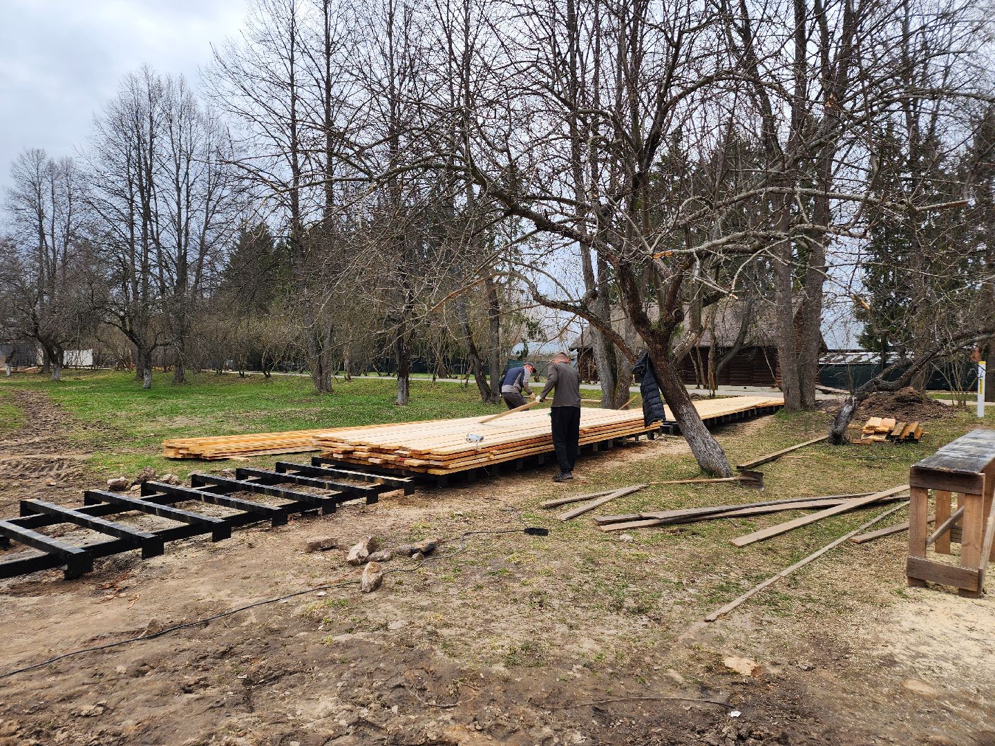 Чехов, село Мелихово, музей-заповедник, реконструкция, благоустройство, каретный двор, пешеходная зона, тропинки и дорожки, металлический каркас, доски из сосны, губернатор московской области,