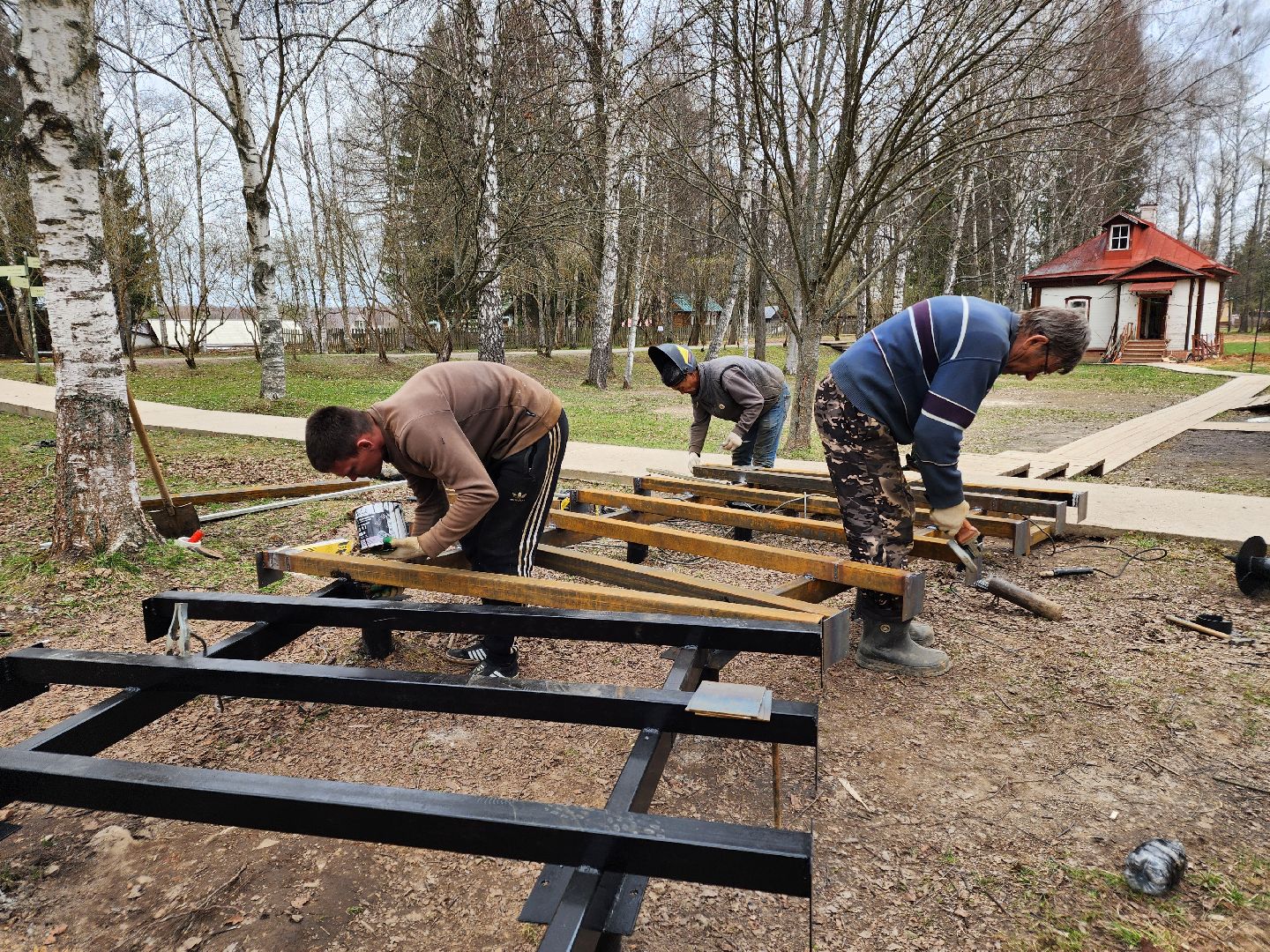 Чехов, село Мелихово, музей-заповедник, реконструкция, благоустройство, каретный двор, пешеходная зона, тропинки и дорожки, металлический каркас, доски из сосны, губернатор московской области,