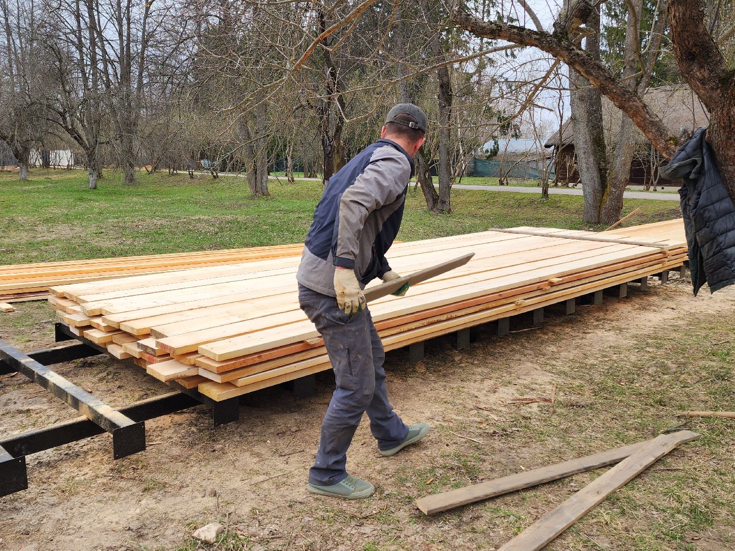 Чехов, село Мелихово, музей-заповедник, реконструкция, благоустройство, каретный двор, пешеходная зона, тропинки и дорожки, металлический каркас, доски из сосны, губернатор московской области,