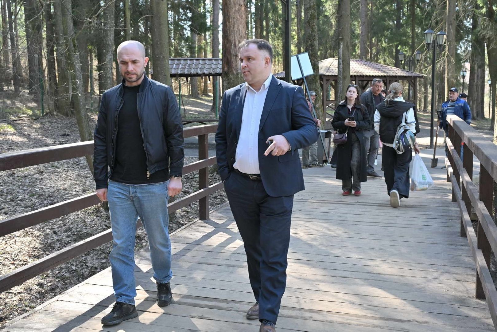 субботник во власихе, территория власихи, уборка леса, прогулочная зона,