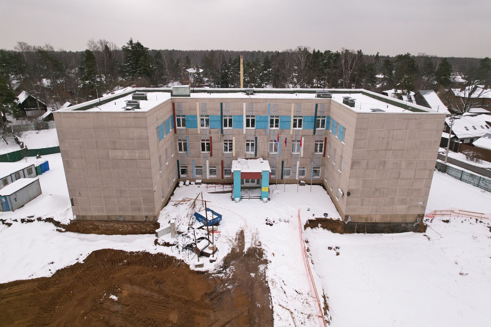 видео с коптера,  пристройка к школе 12 , школа в мытищах,