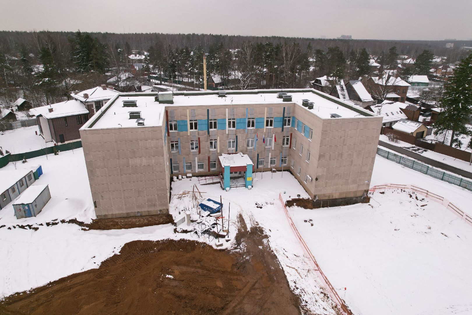 видео с коптера,  пристройка к школе 12 , школа в мытищах,