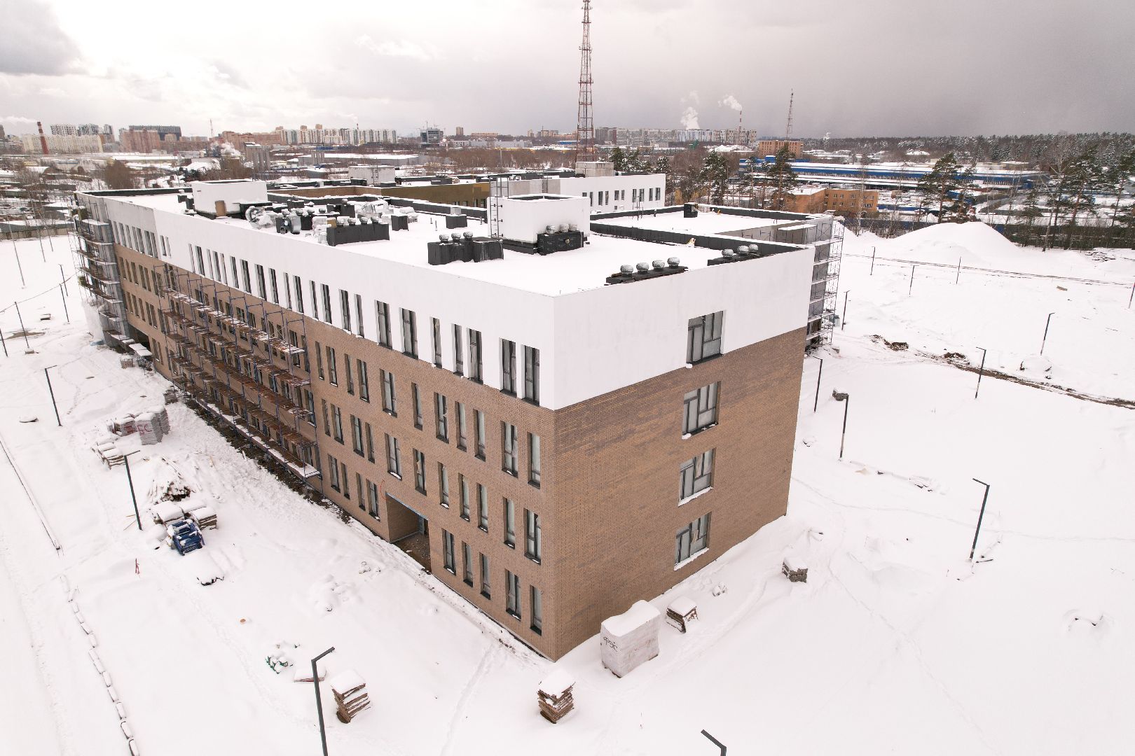 видео с коптера, школа в мытищи парк, строительство школы в мытищах,