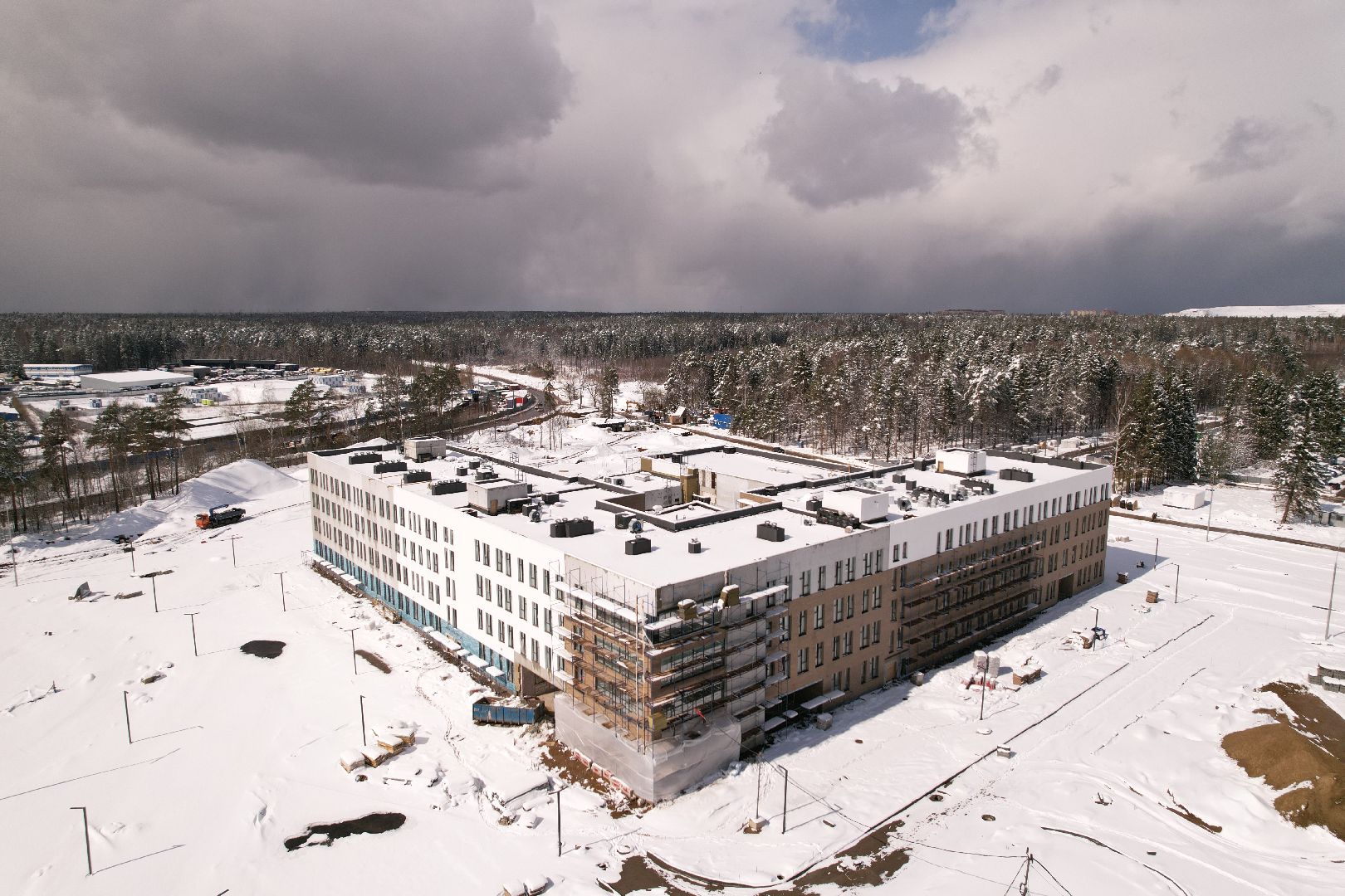 видео с коптера, школа в мытищи парк, строительство школы в мытищах,