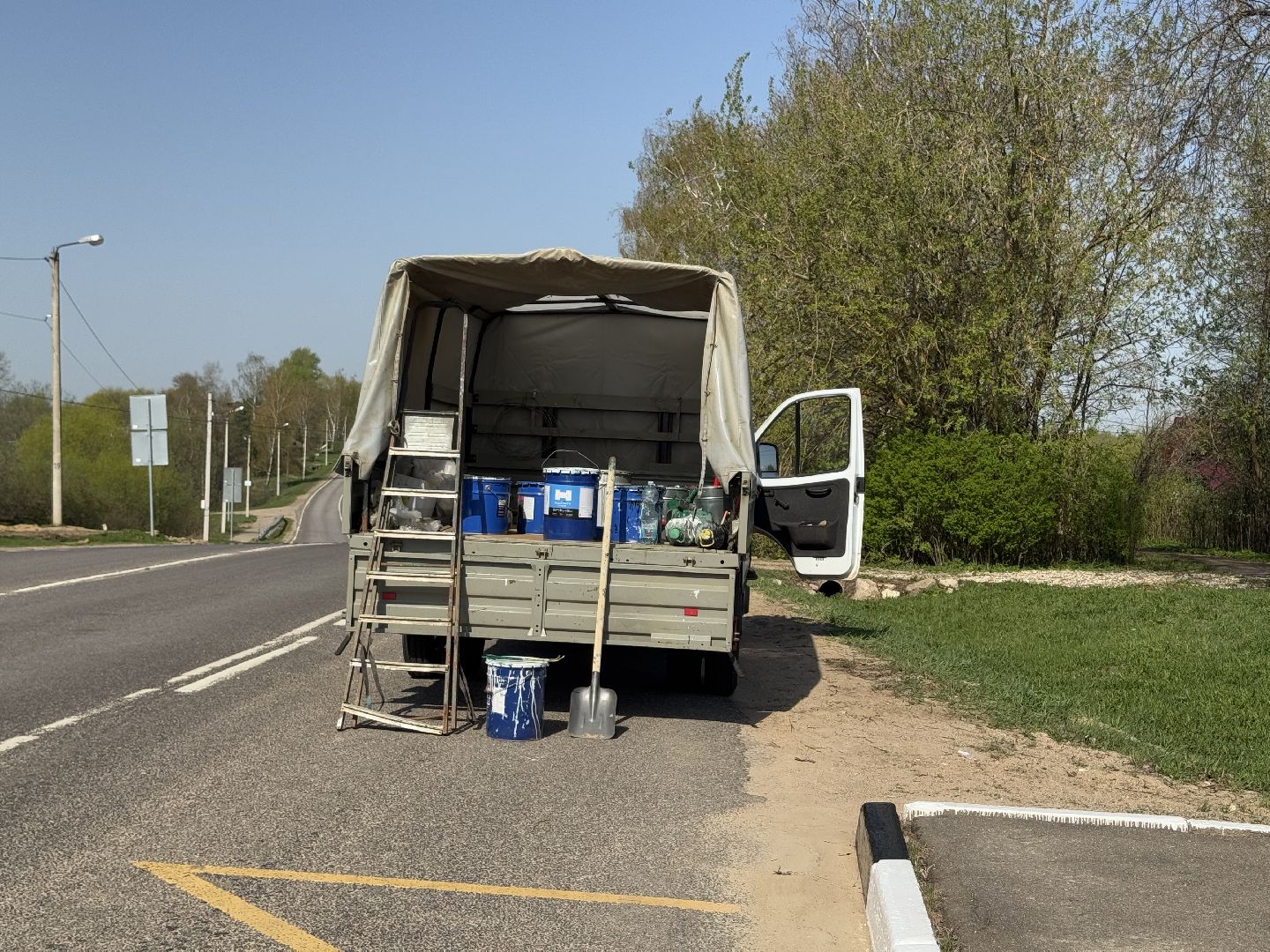 шаховская, покраска, покраска бордюров, покраска остановок,