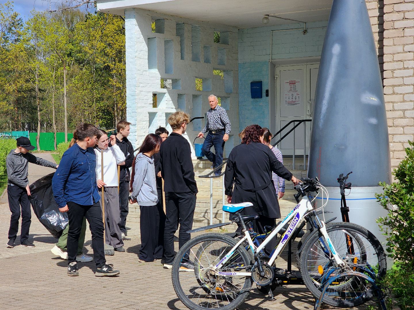 дубна, субботник, музей крылатых ракет, волонтеры подмосковья, молодая гвардия, совет депутатов, дмитровский техникум,