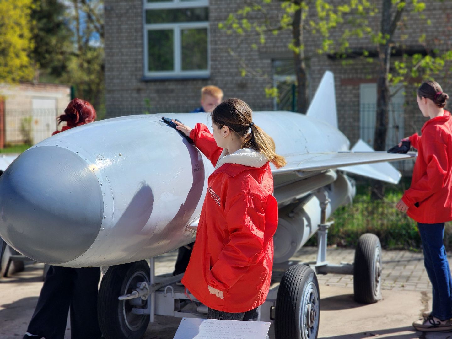 дубна, субботник, музей крылатых ракет, волонтеры подмосковья, молодая гвардия, совет депутатов, дмитровский техникум,