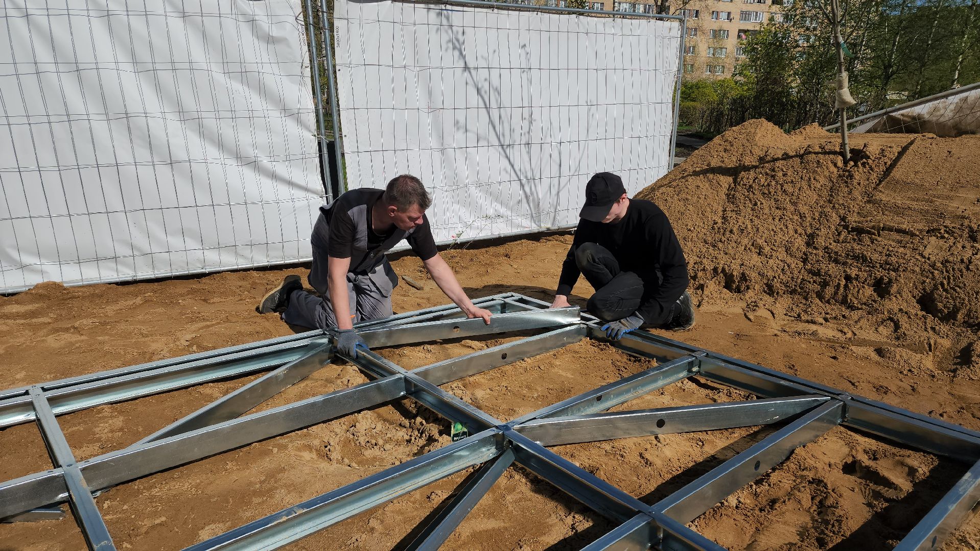 Дом вверх дном , Парк, Лобня, перевернутый дом,