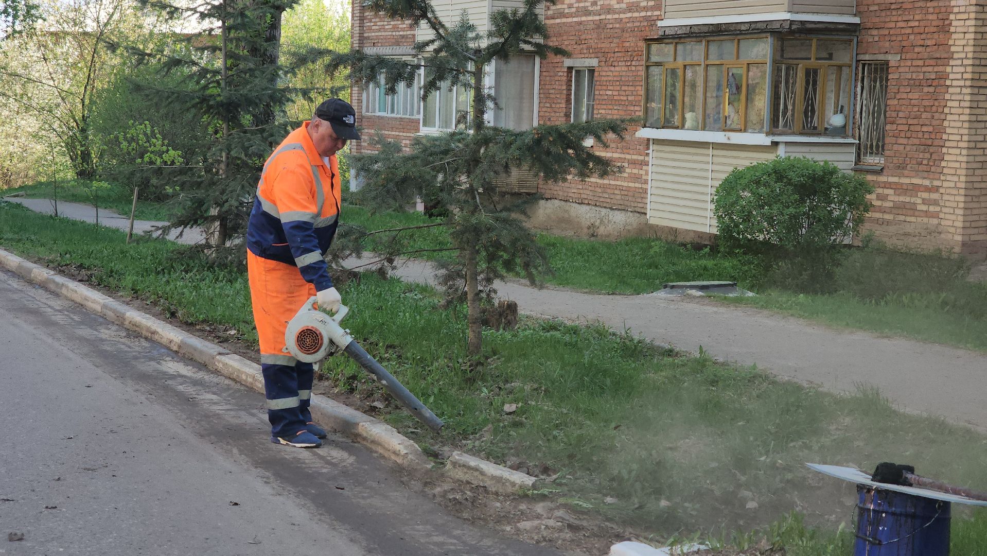 кашира, уборка дорог, влажная уборка города, мосавтодор, дороги,  бордюры,
