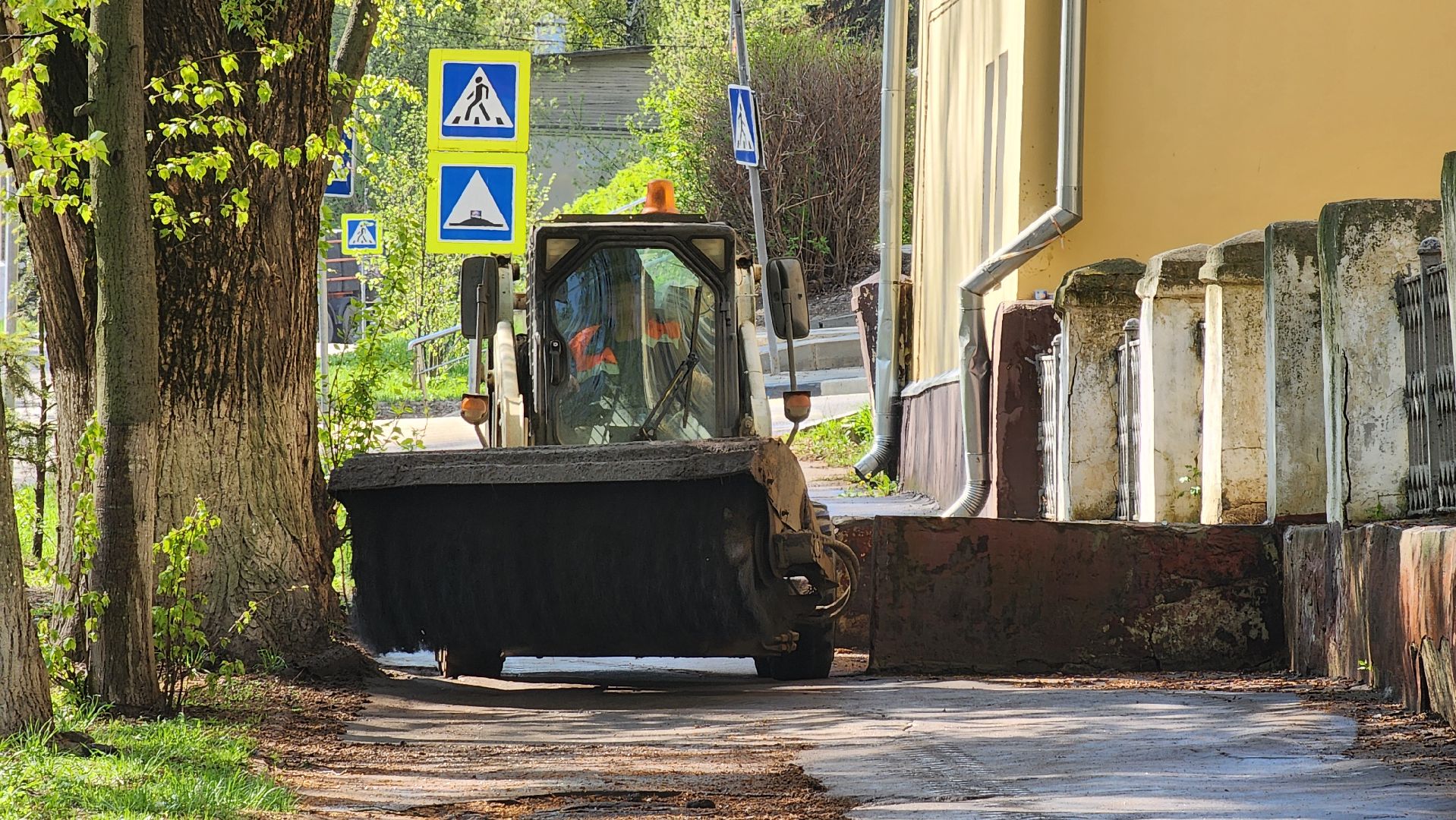 кашира, уборка дорог, влажная уборка города, мосавтодор, дороги,  бордюры,