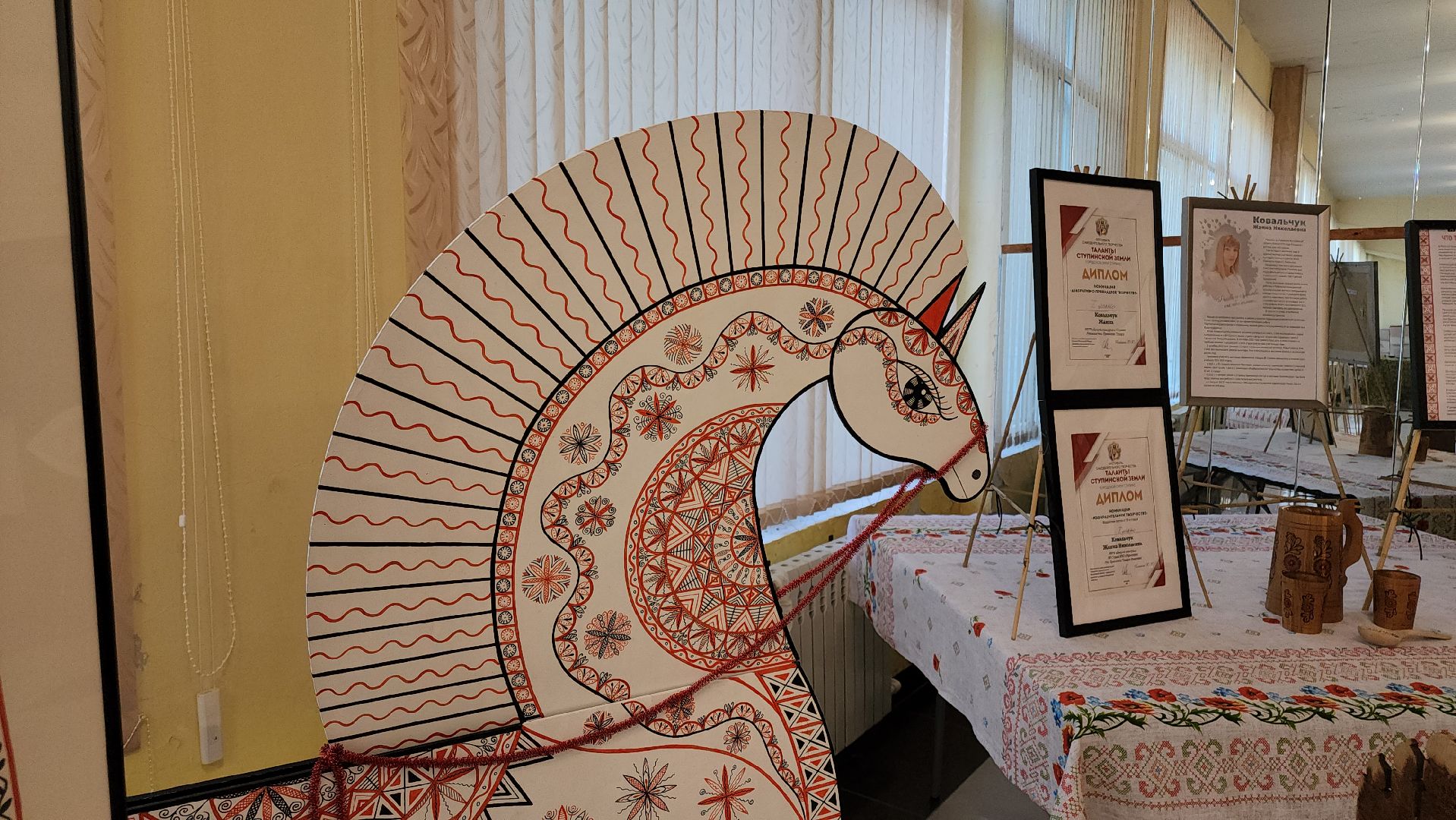 кашира, кашира-8, выставка картин, мезенская роспись, орнаменталика, искусство,