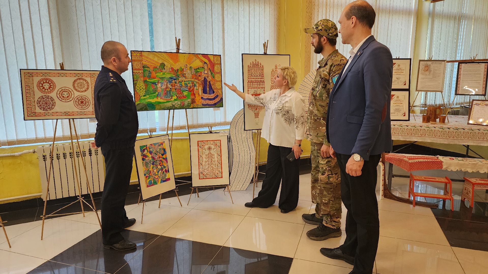 кашира, кашира-8, выставка картин, мезенская роспись, орнаменталика, искусство,