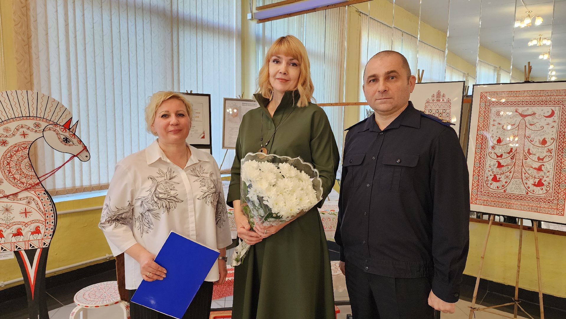 кашира, кашира-8, выставка картин, мезенская роспись, орнаменталика, искусство,