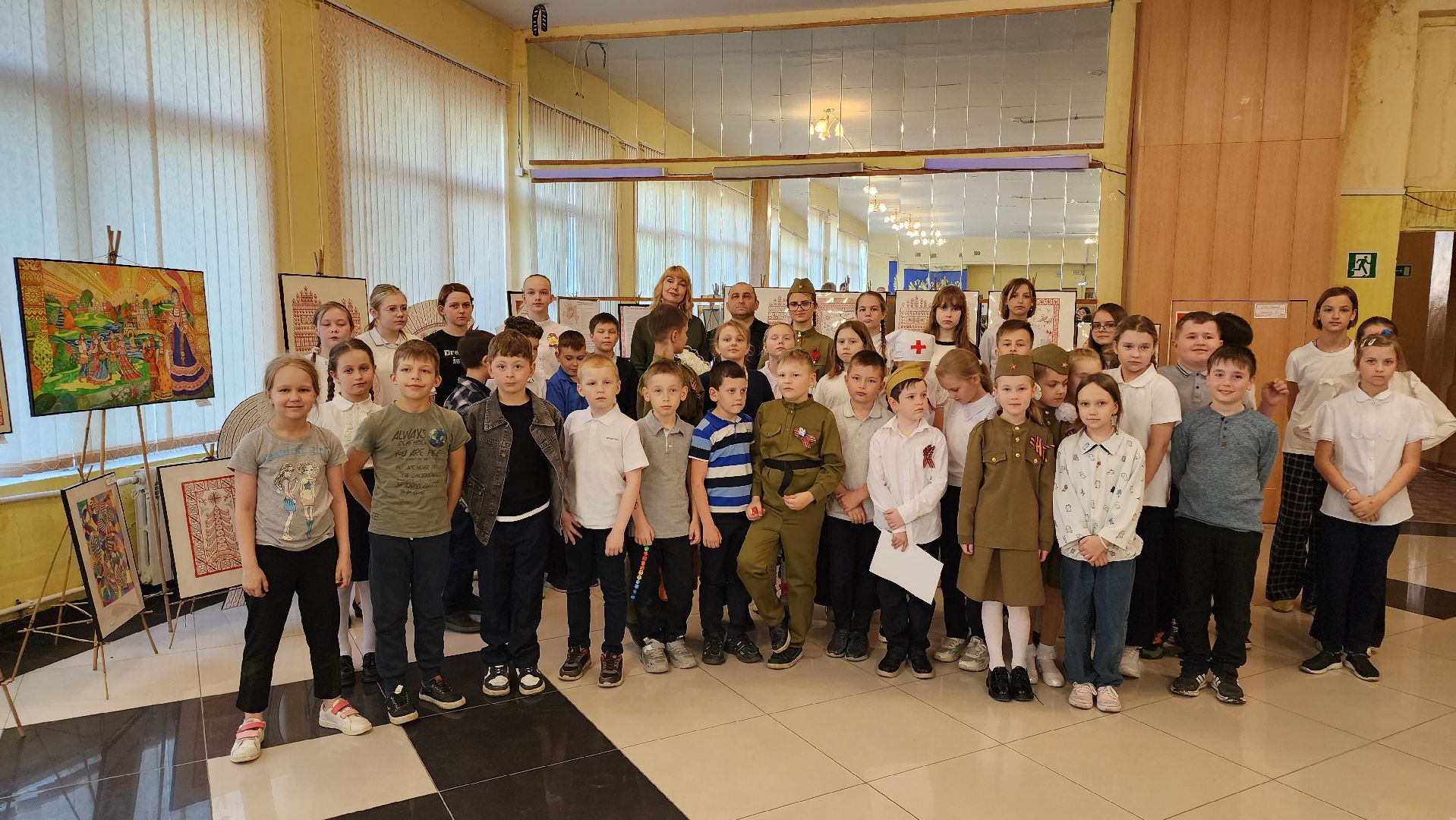 кашира, кашира-8, выставка картин, мезенская роспись, орнаменталика, искусство,