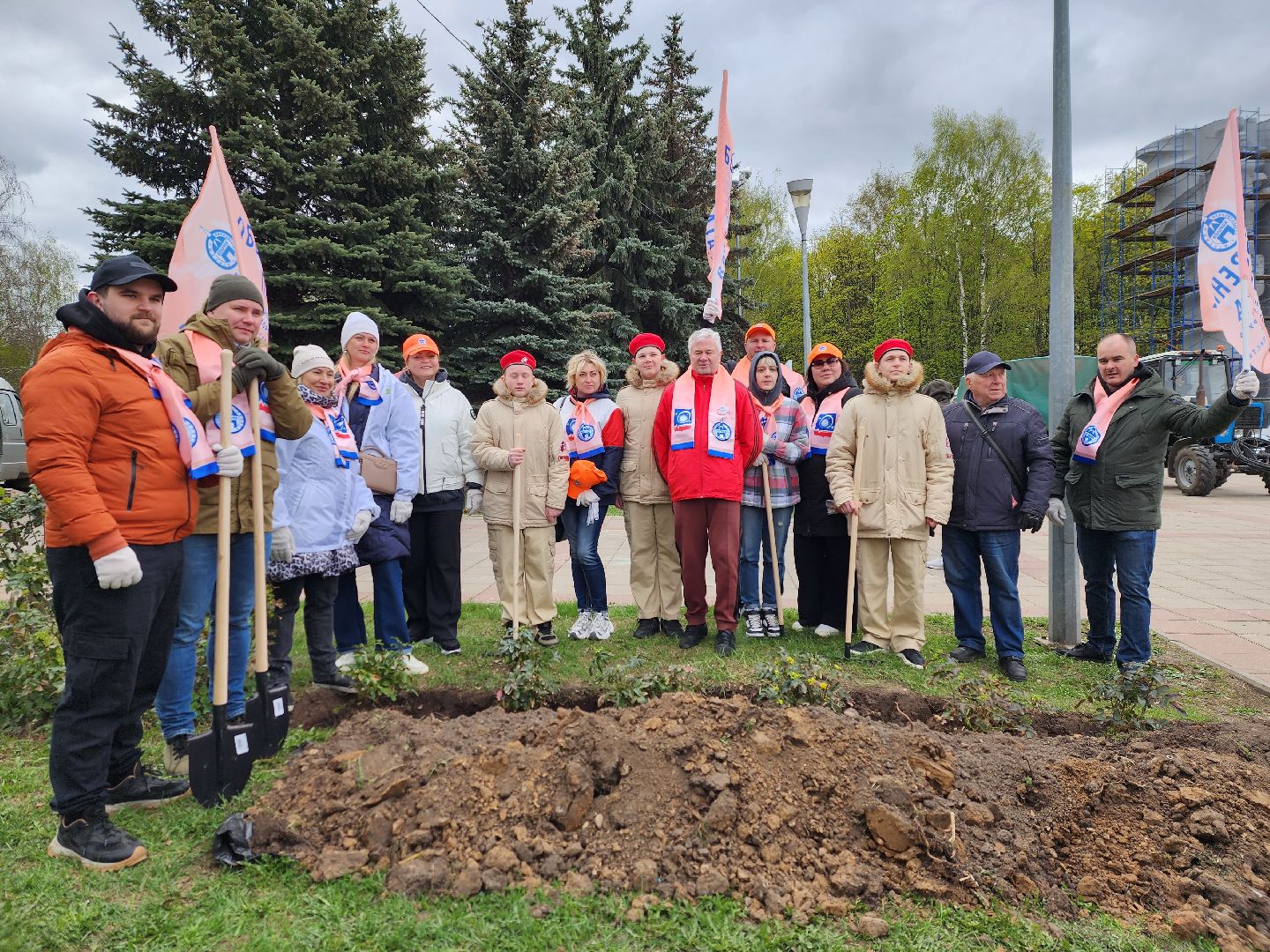 всероссийский субботник в королеве, королёв, мемориал славы в королеве,