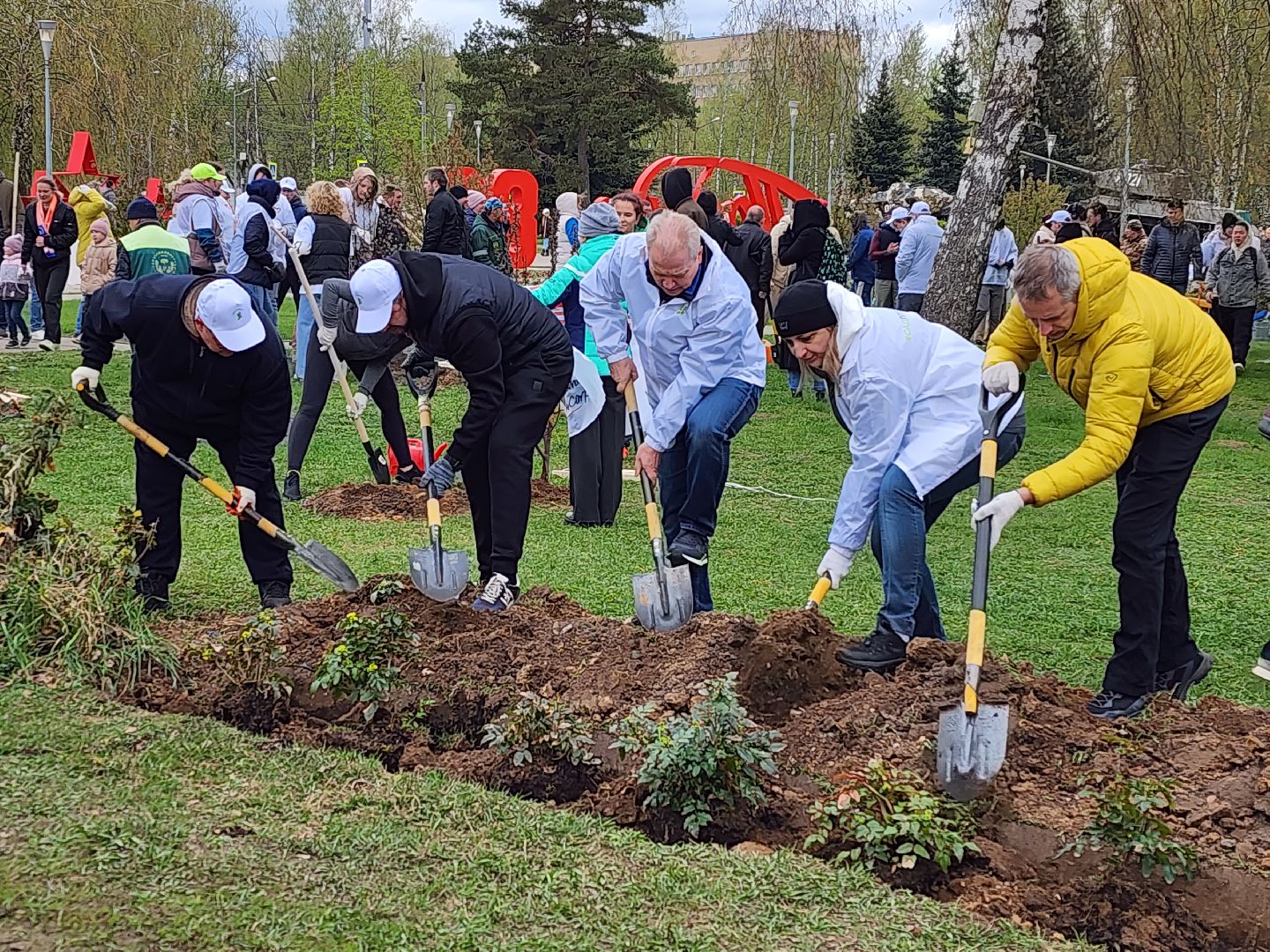 всероссийский субботник в королеве, королёв, мемориал славы в королеве,