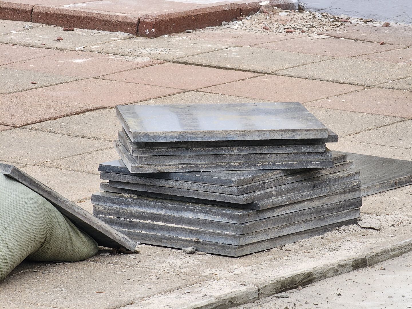 королёв, всероссийский субботник в королеве, горзеленхозстрой, мемориал славы в королеве, капитальный ремонт мемориала,