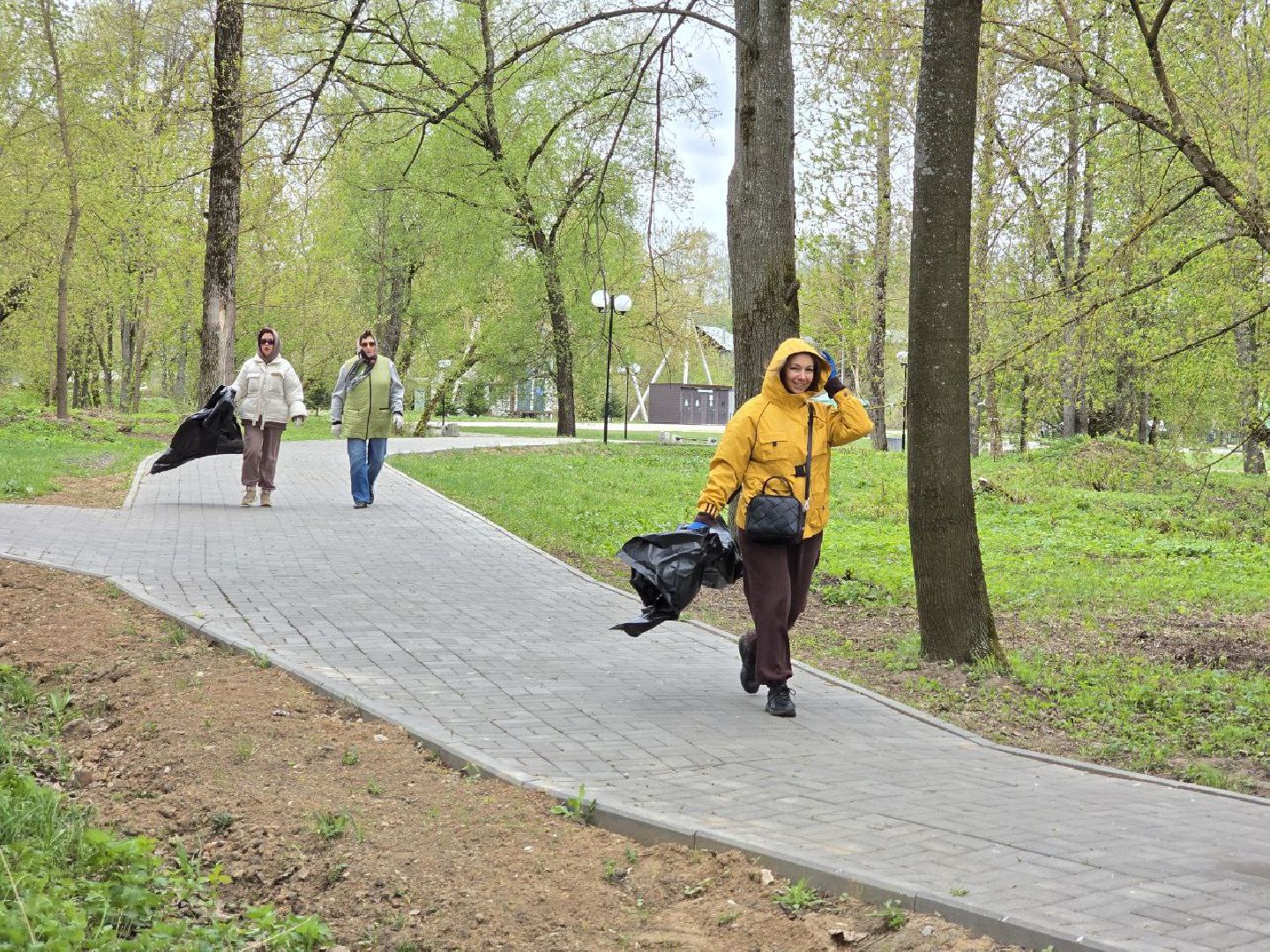 можайск, можайский муниципальный округ, подмосковье, субботник, общеобластной субботник, парк , городской парк, центральная площадка,