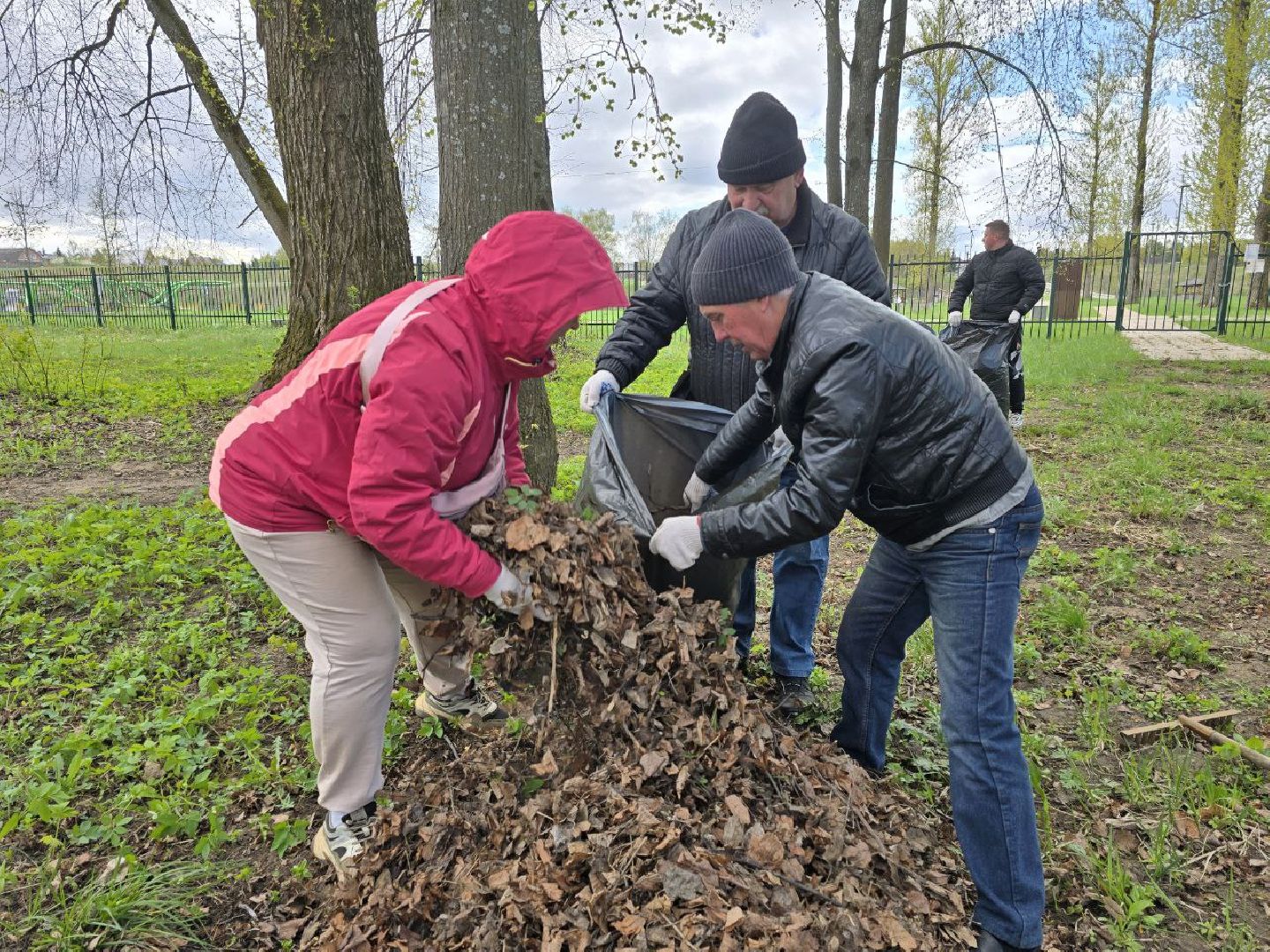 можайск, можайский муниципальный округ, подмосковье, субботник, общеобластной субботник, парк , городской парк, центральная площадка,