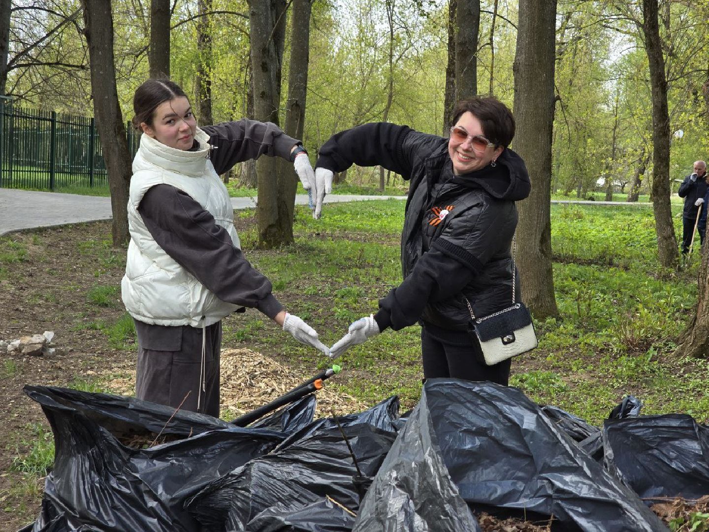 можайск, можайский муниципальный округ, подмосковье, субботник, общеобластной субботник, парк ривьера, городской парк,