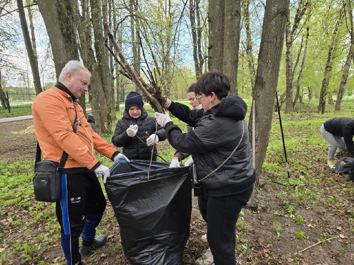 можайск, можайский муниципальный округ, подмосковье, субботник, общеобластной субботник, парк ривьера, городской парк,